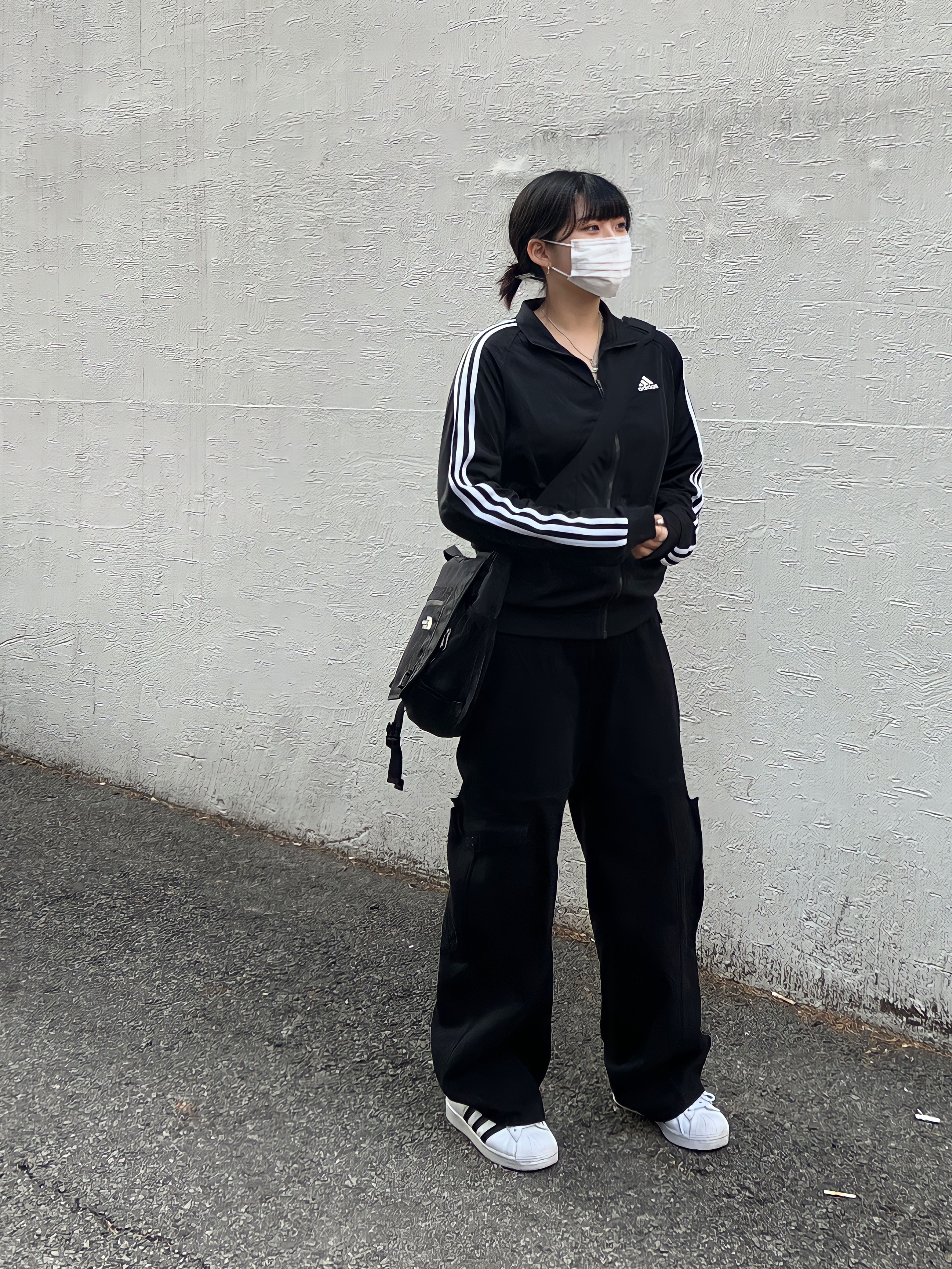 Adidas Superstar White Black 착용 스타일 - 2