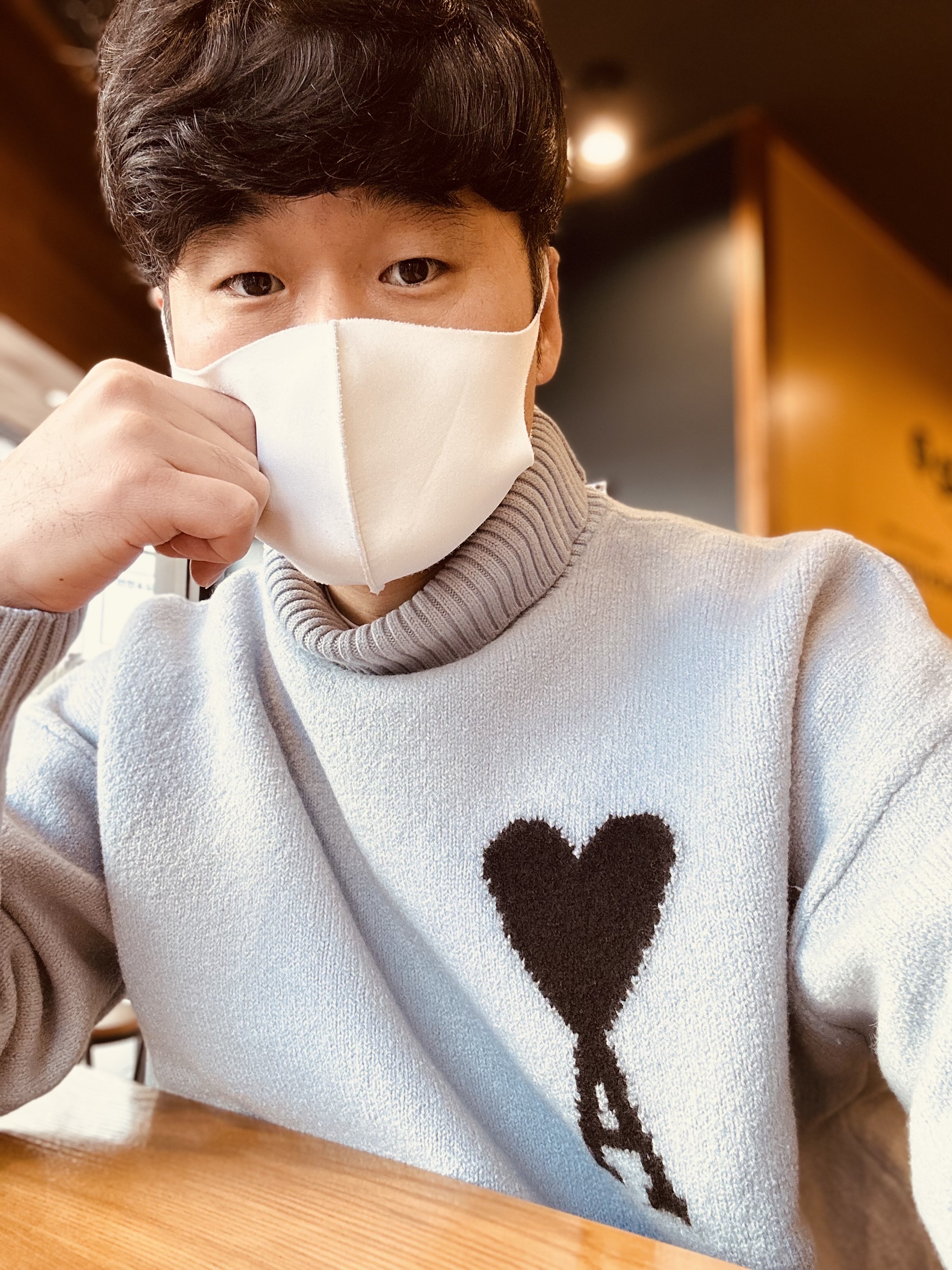 AMI de Coeur Oversize Intarsia Sweater Steel Blue 착용 스타일
