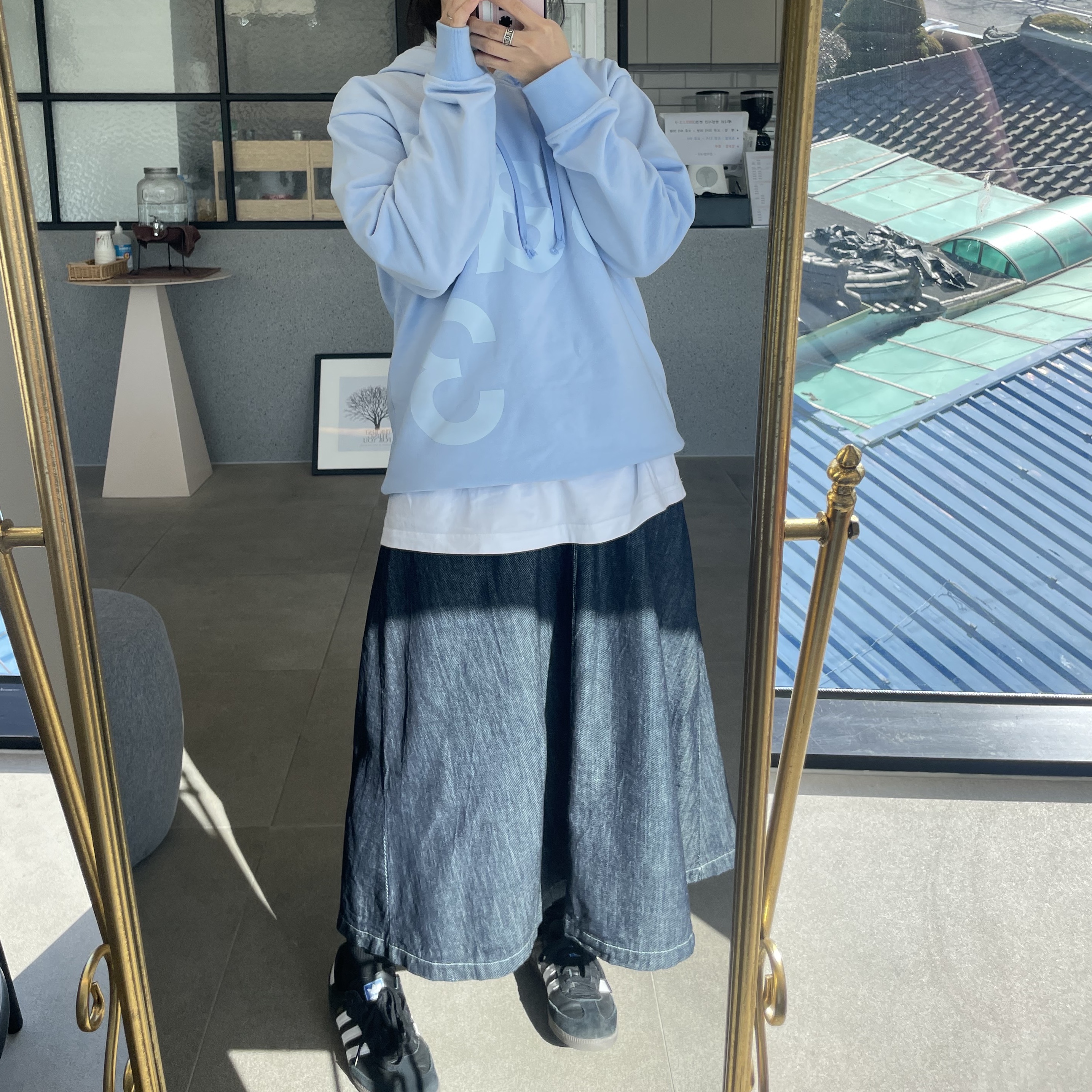 [KREAM 단독] Safarispot Basic Safari Hoodie Sky, Adidas Samba OG Black White Gum 착용 스타일 - 1