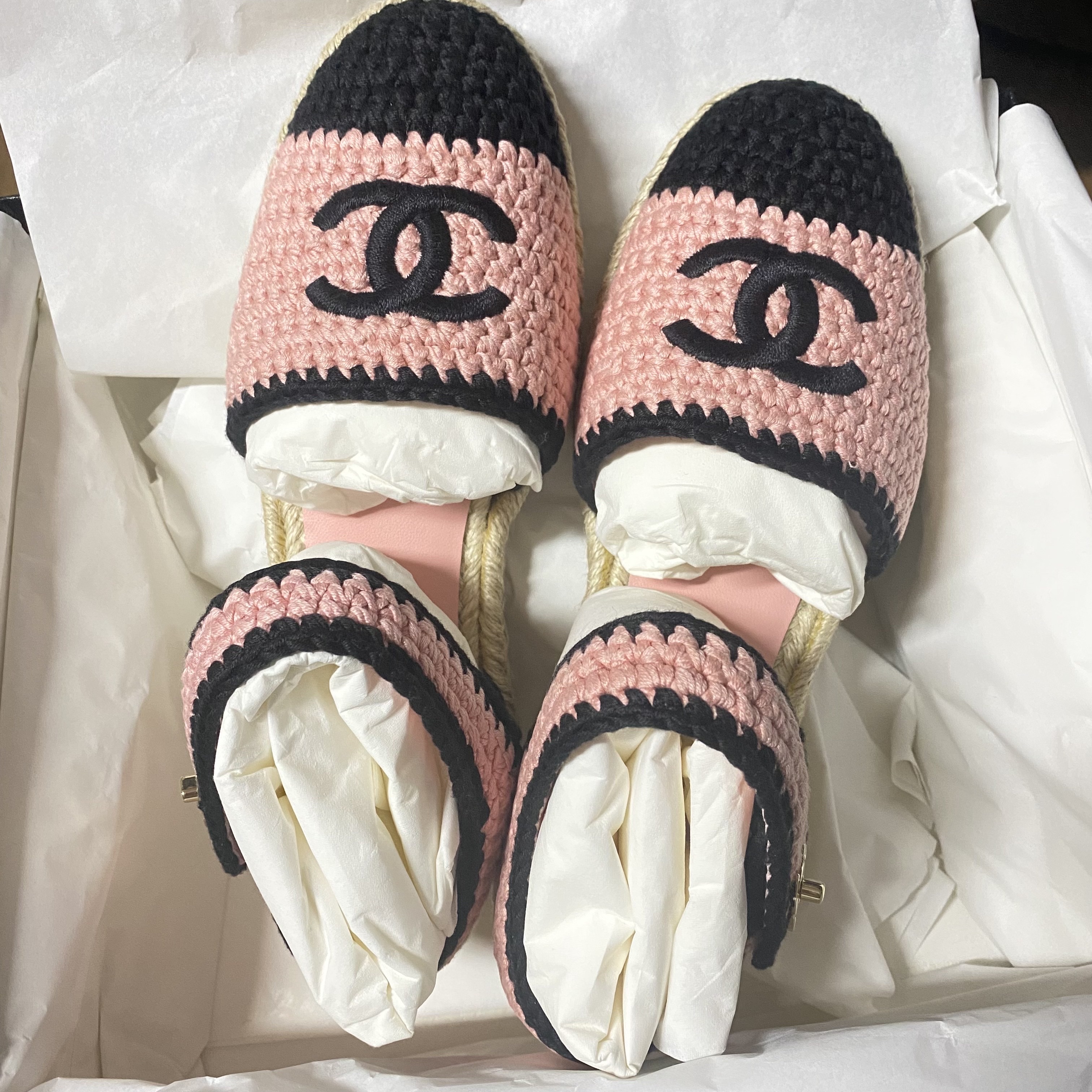 (W) Chanel Espadrilles Braided Knit & Light Pink Black 착용 스타일