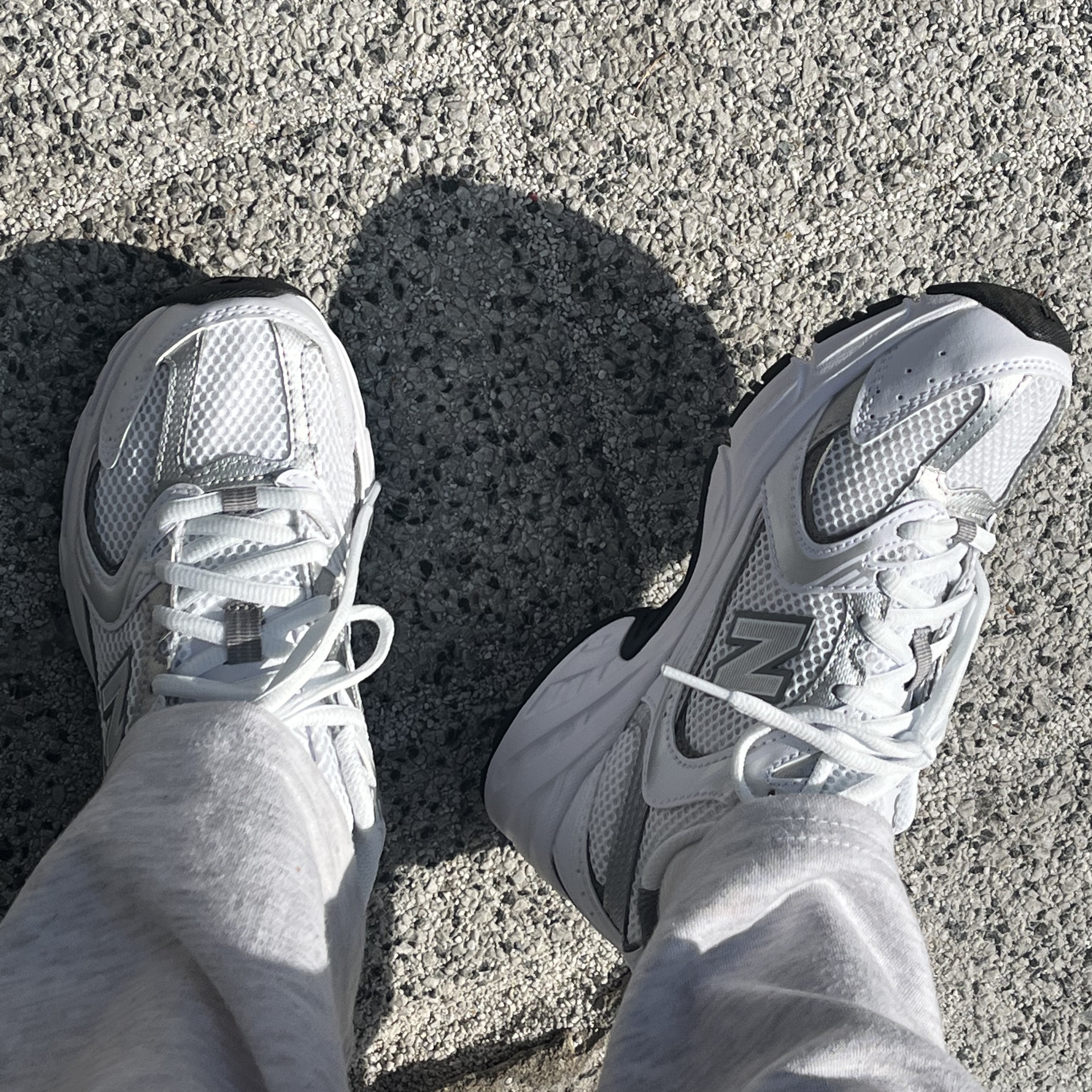 New Balance 530 White Silver 착용 스타일