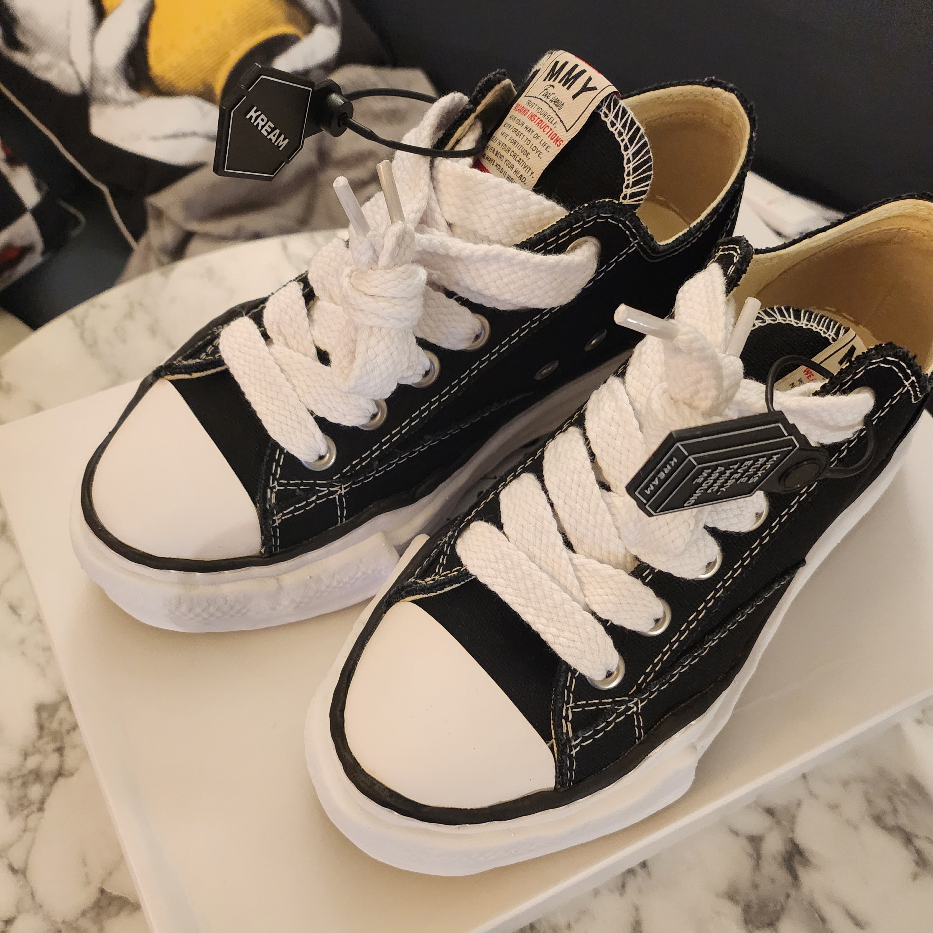 Maison Mihara Yasuhiro Peterson OG Sole Canvas Low Sneakers Black 착용 스타일