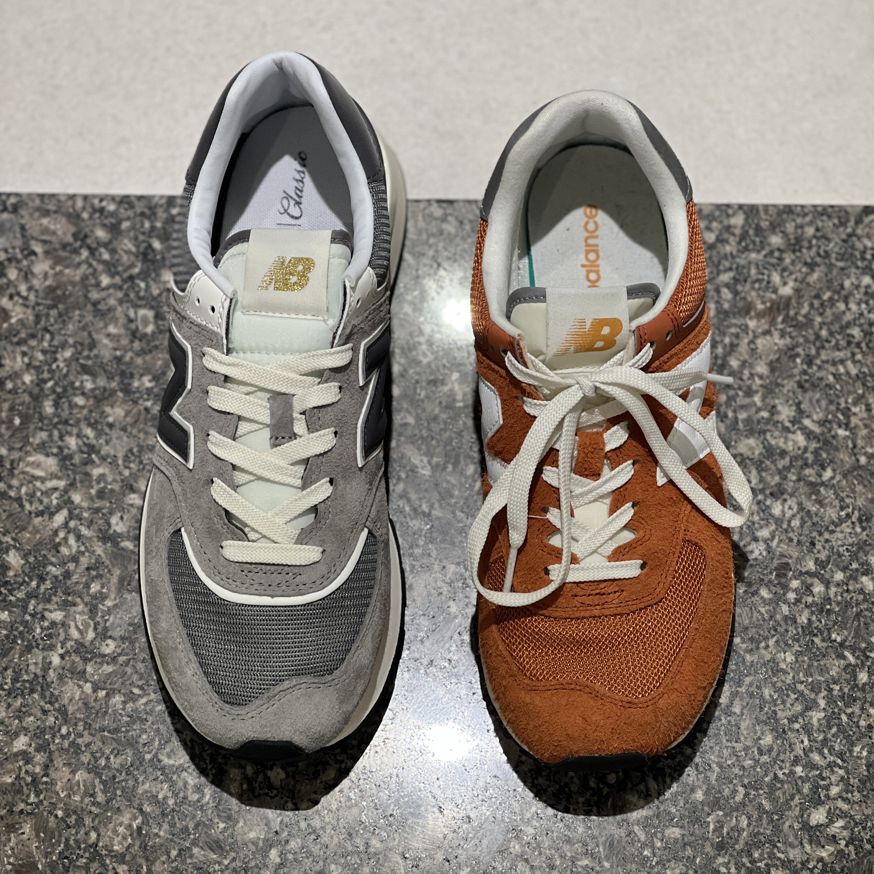 New Balance 574 Legacy Grey, New Balance 574 Heritage Orange Burst White 착용 스타일 - 3