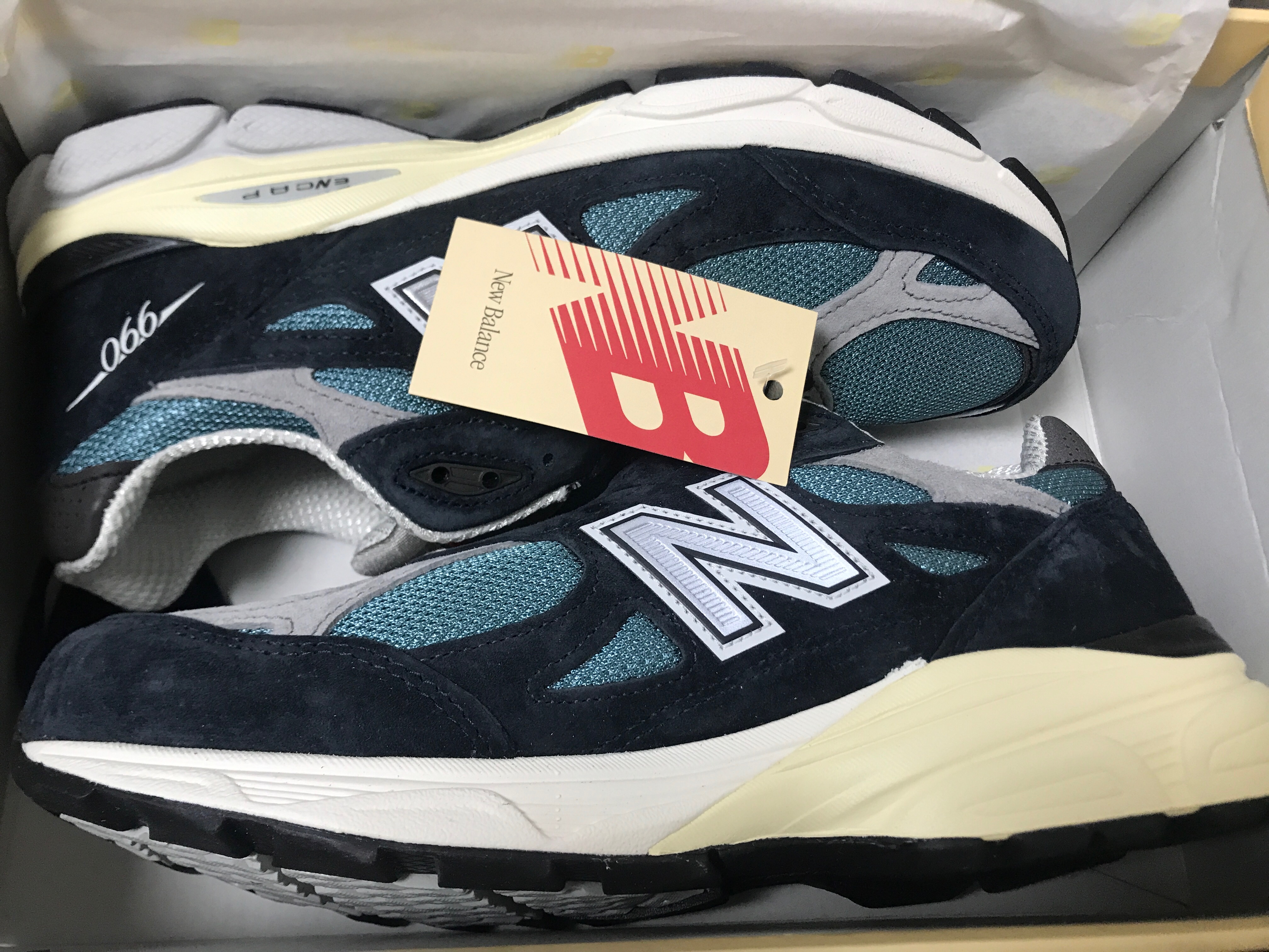 New Balance 990v3 Made in USA Navy Spring Tide 착용 스타일
