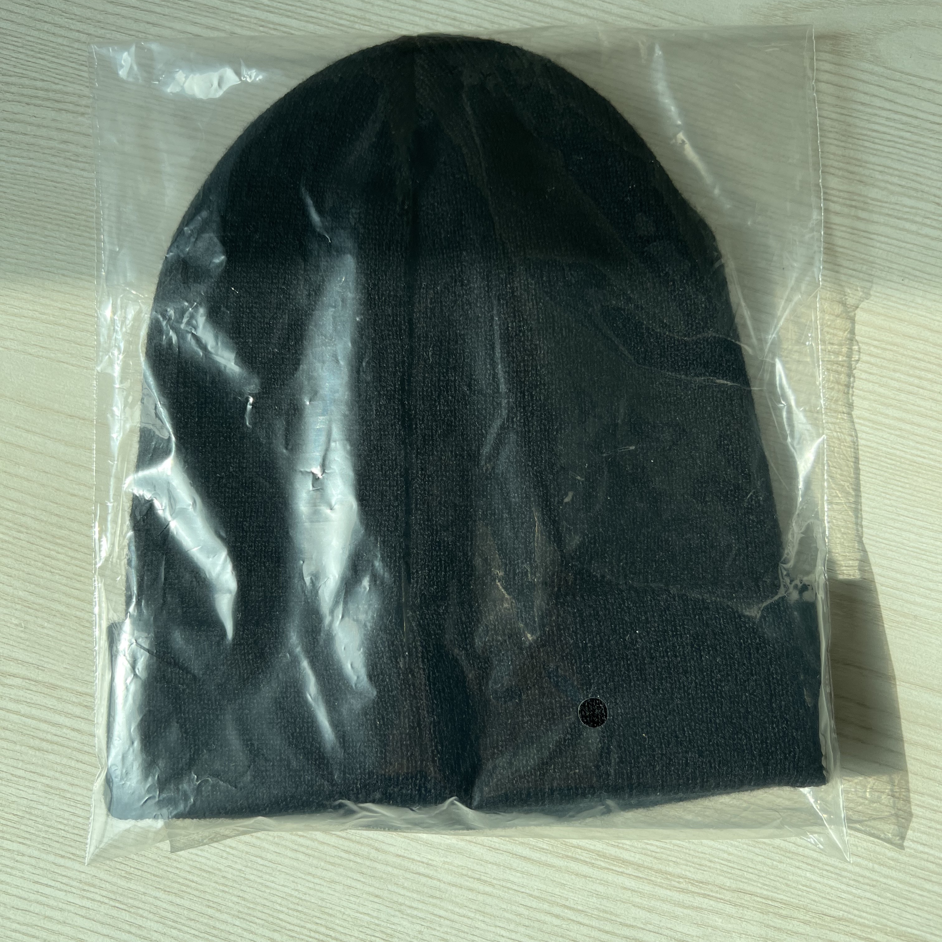Darkr8m Studio Basic Logo Knitted Beanie 착용 스타일 - 2