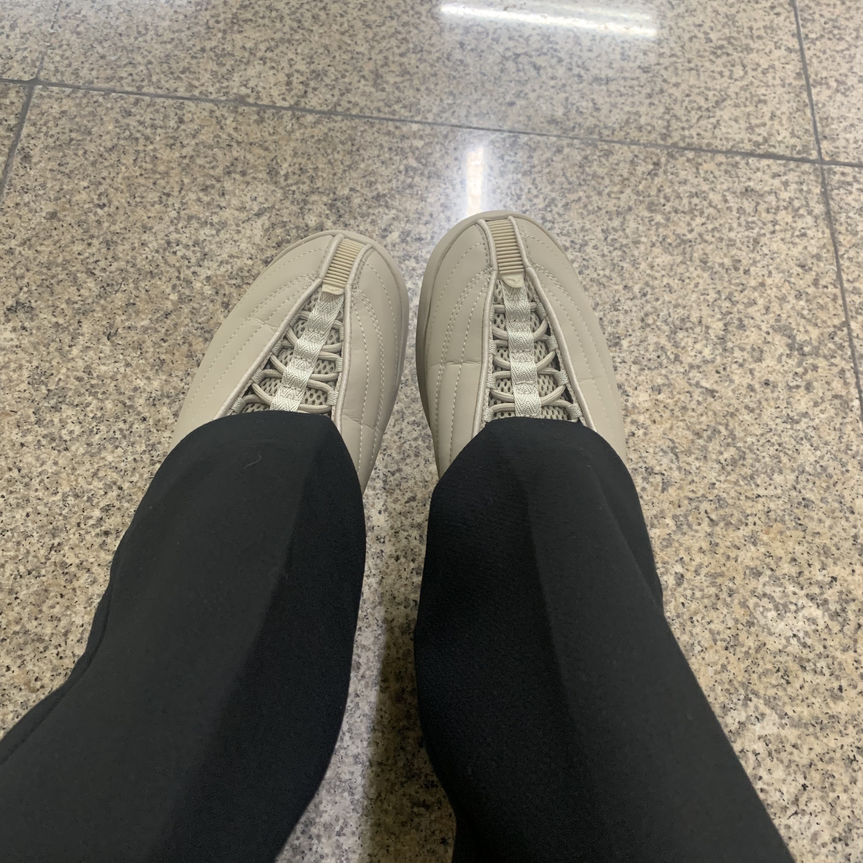 (W) Jordan 15 x Billie Eilish Retro SP Beige 착용 스타일 - 1