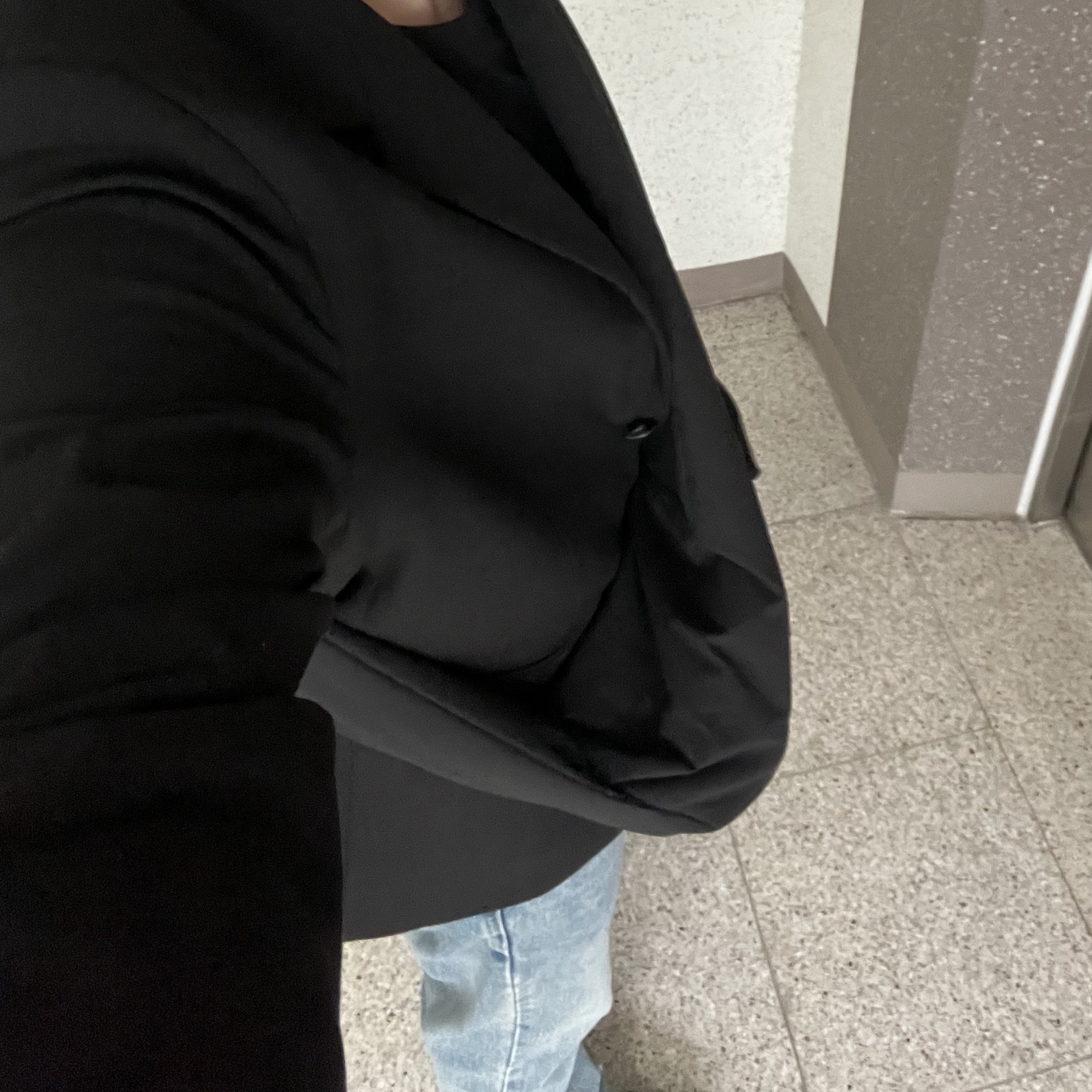 Yeezy Gap Engineered By Balenciaga Snake Bag Black 착용 스타일