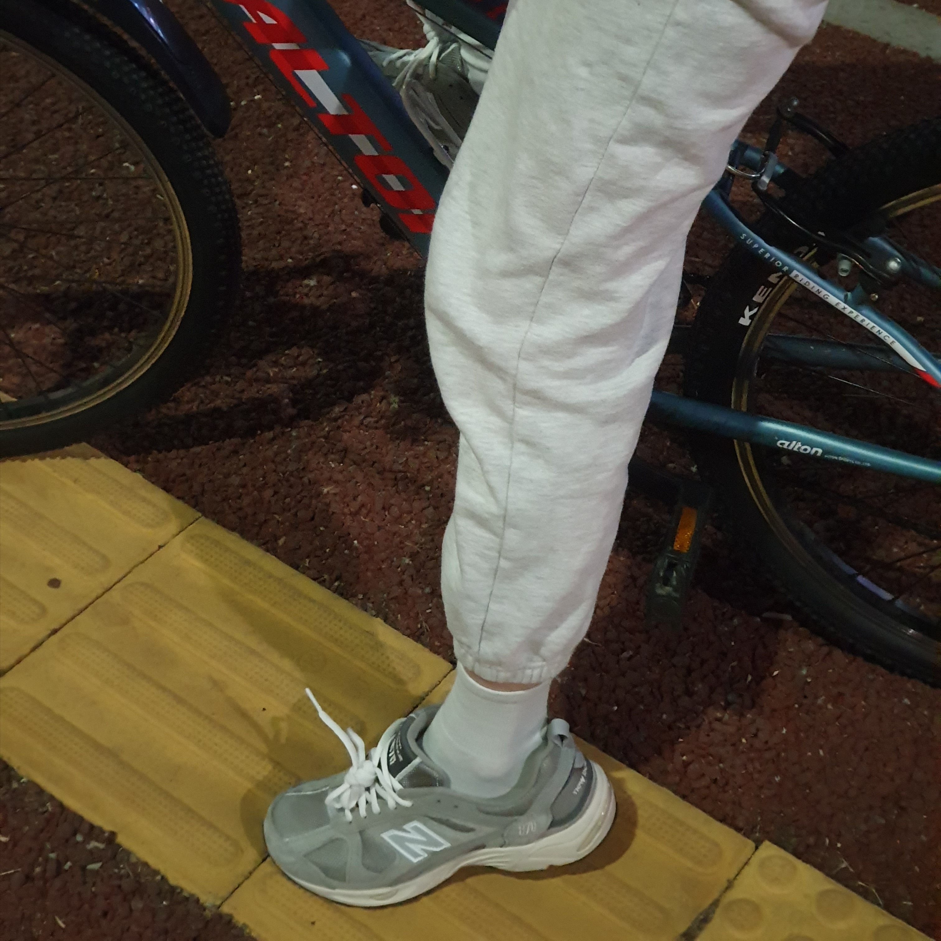New Balance 878 Gray 착용 스타일 - 4