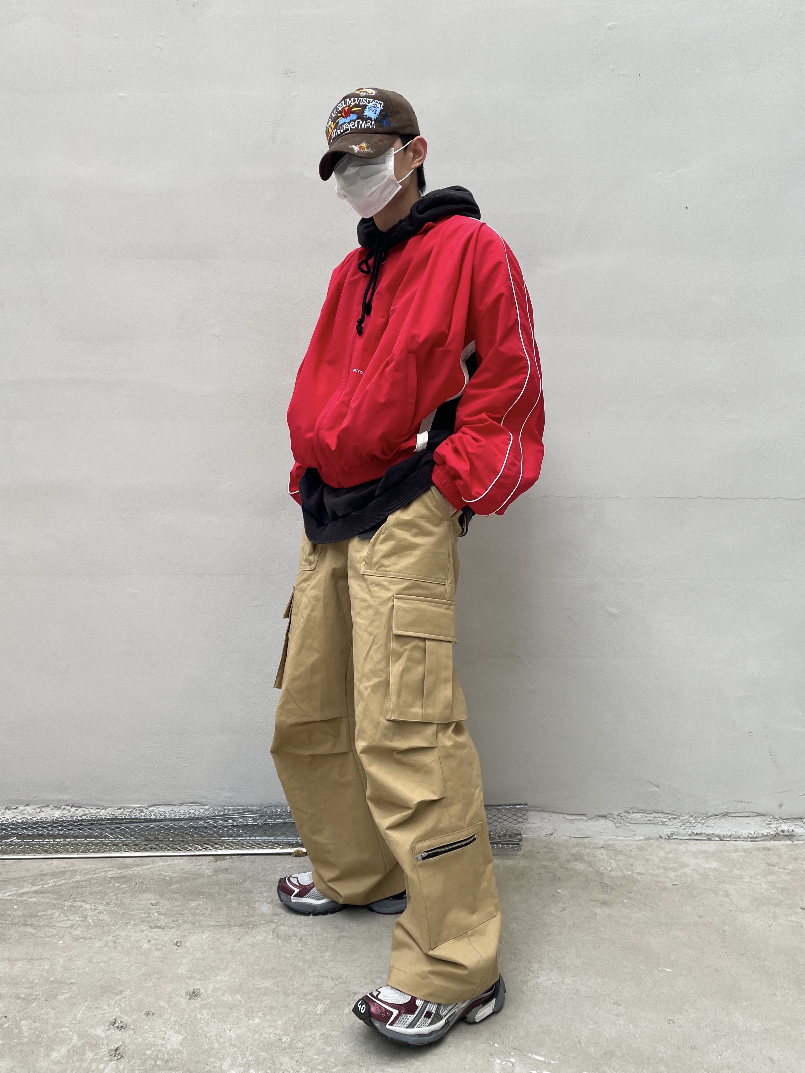 Balenciaga Runner Sneakers Grey Burgundy, Project G/R Pintuck Track Jacket Red 착용 스타일 - 3