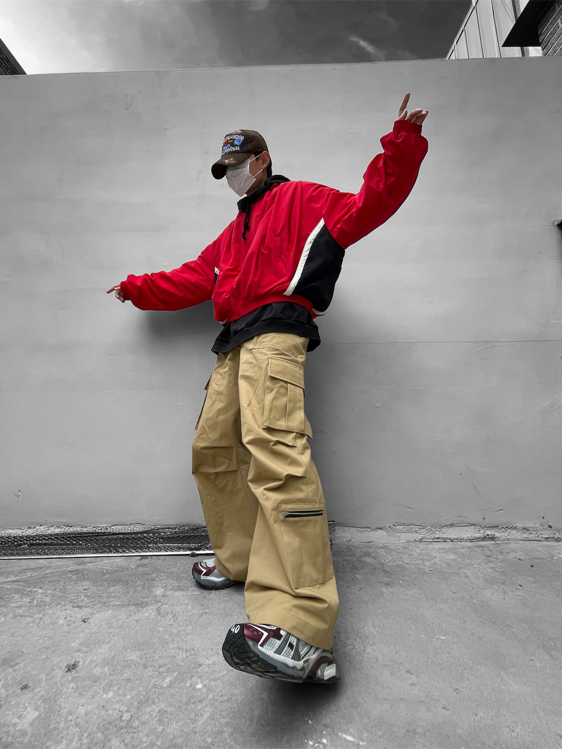Balenciaga Runner Sneakers Grey Burgundy, Project G/R Pintuck Track Jacket Red 착용 스타일 - 4