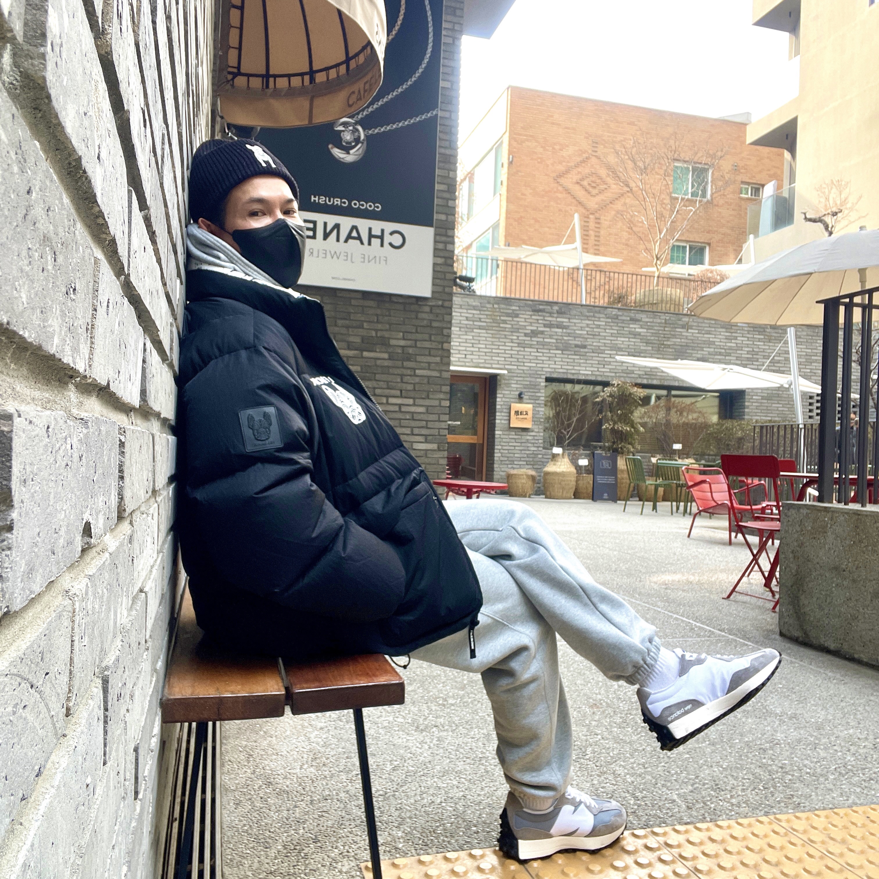 New Balance 327 Grey 착용 스타일 - 1