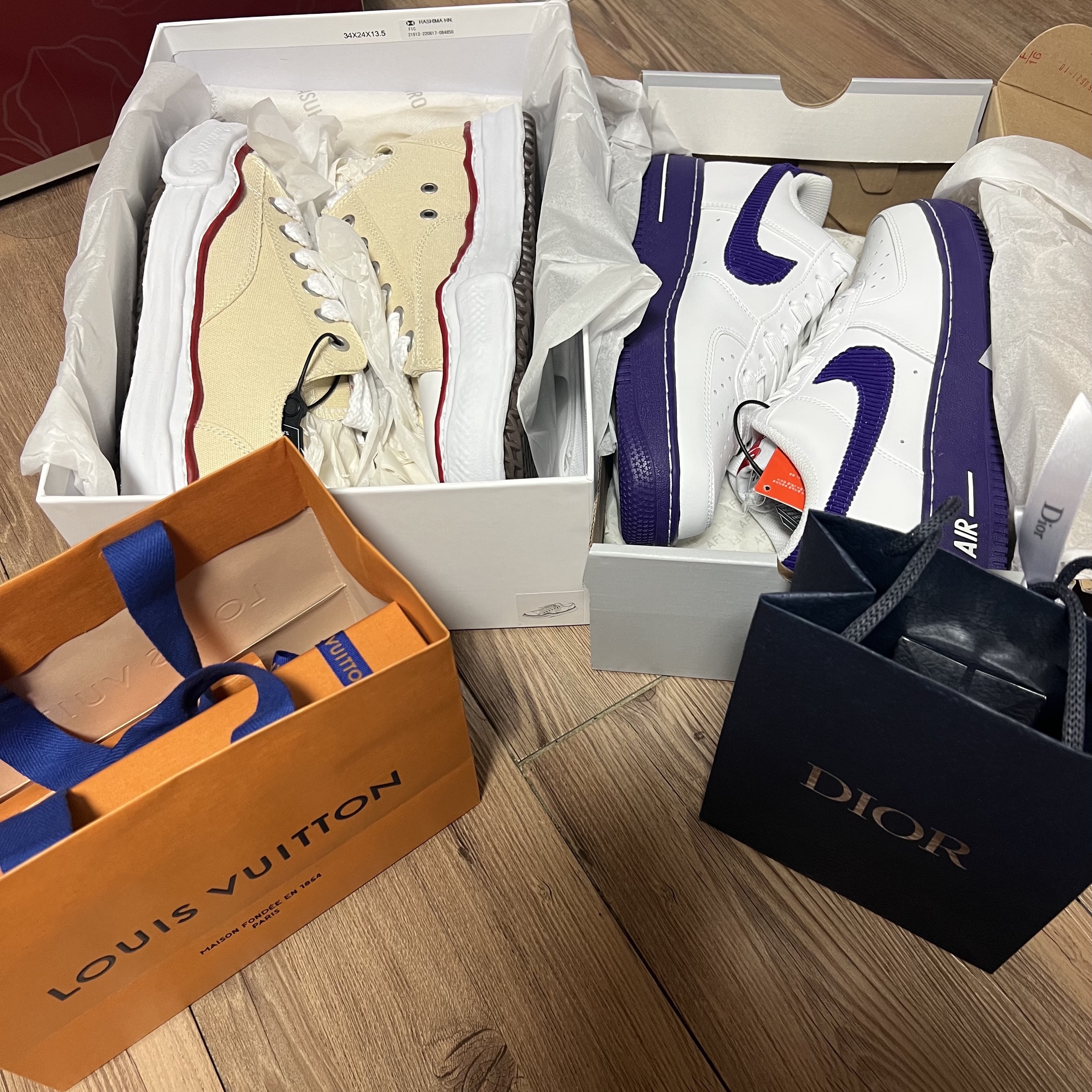 Maison Mihara Yasuhiro Peterson OG Sole Canvas Low-top Sneakers Natural, Nike Air Force 1 '07 LV8 EMB White and Court Purple 착용 스타일