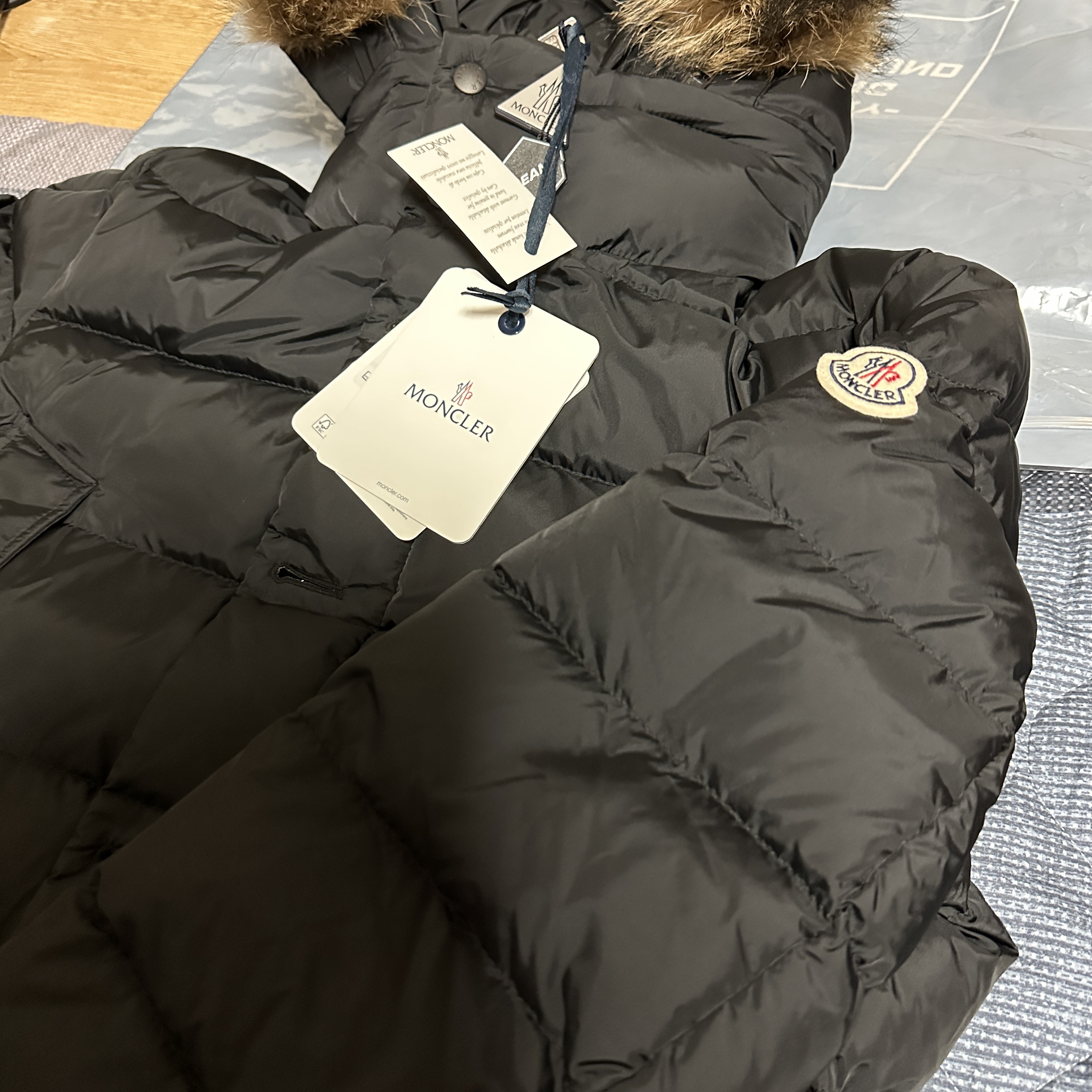 Moncler Cluny Long Down Jacket Black - 22FW 착용 스타일
