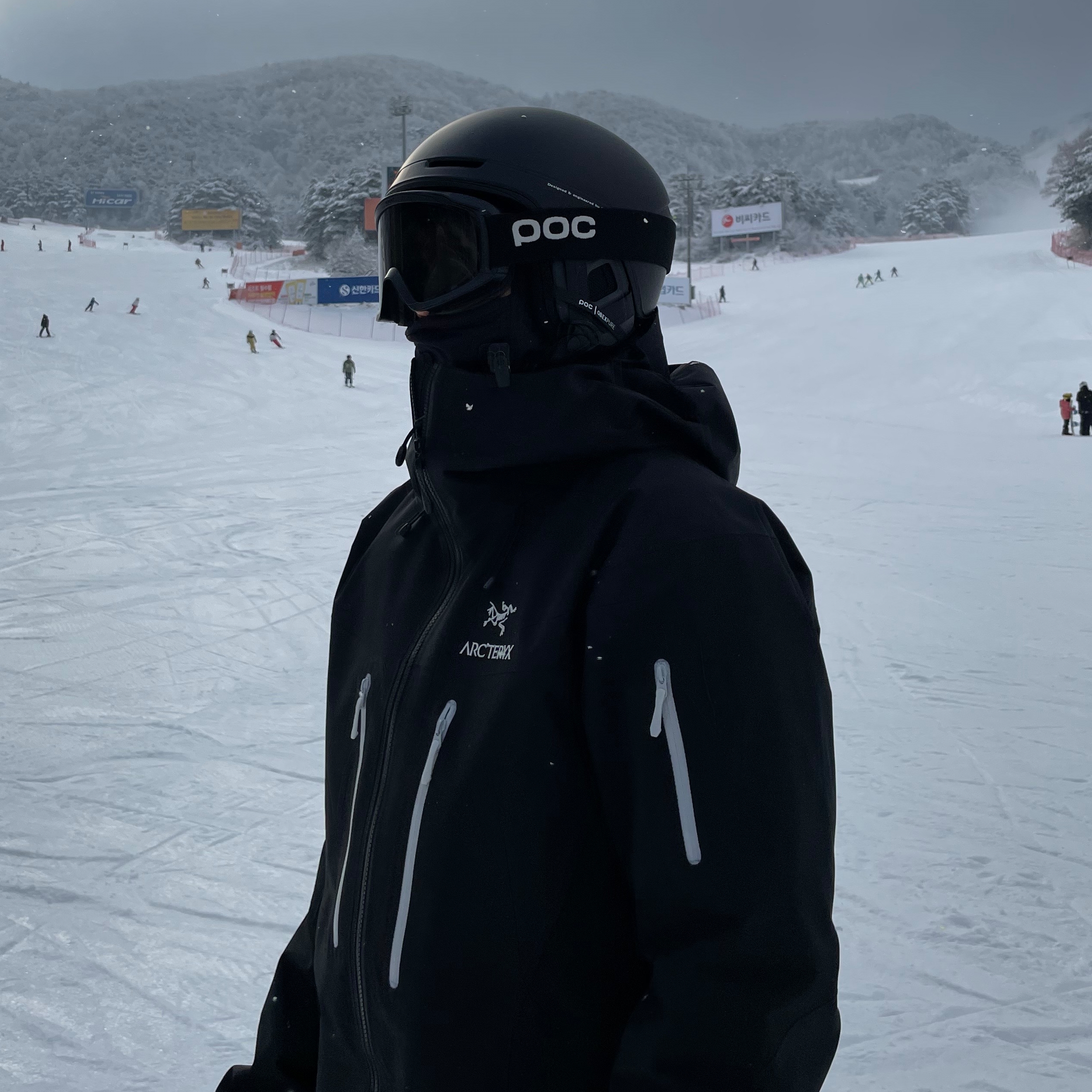 Arc'teryx Alpha SV Jacket Orca 착용 스타일 - 4