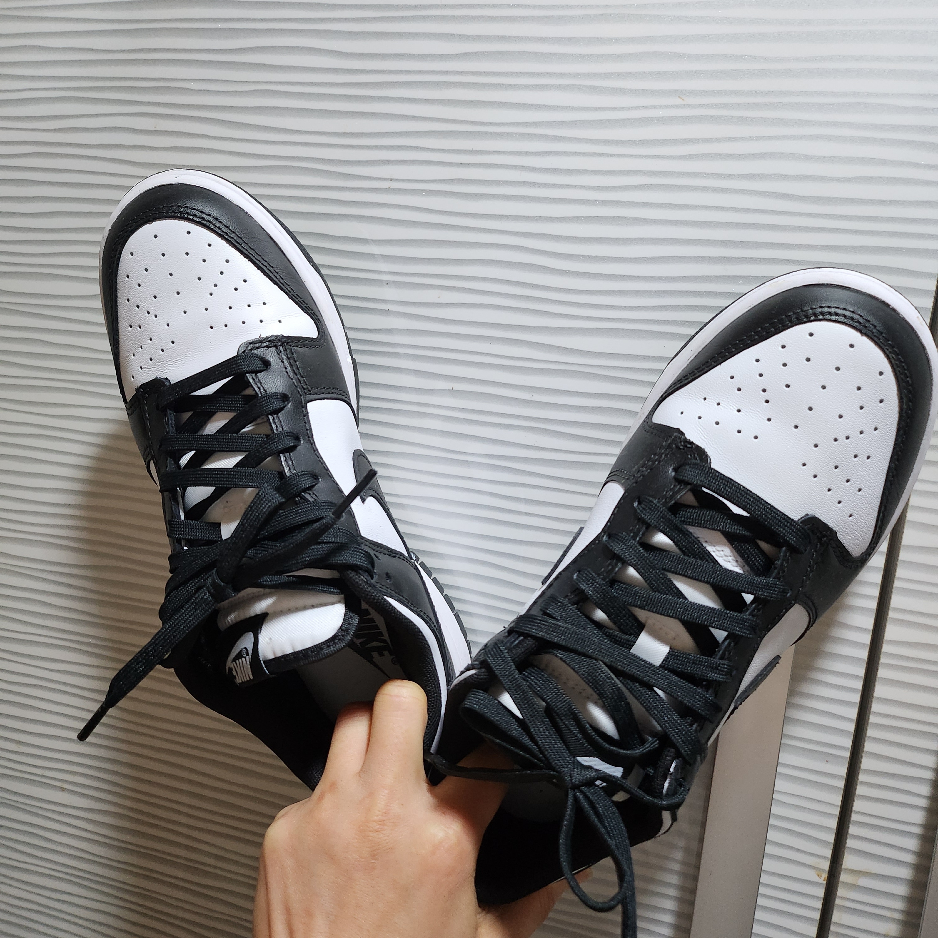 Nike Dunk Low Retro Black 착용 스타일 - 2
