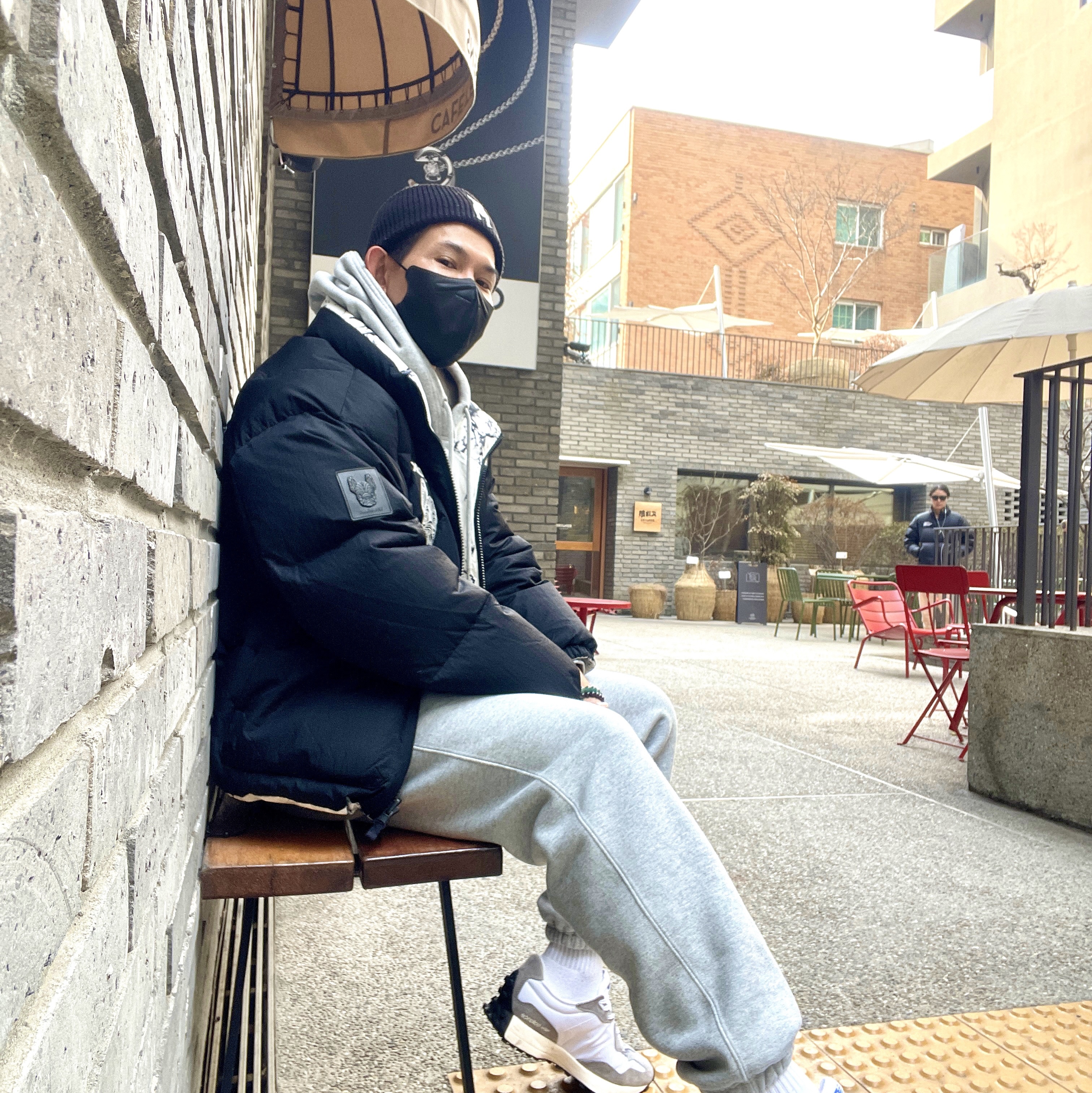 New Balance 327 Grey 착용 스타일 - 3