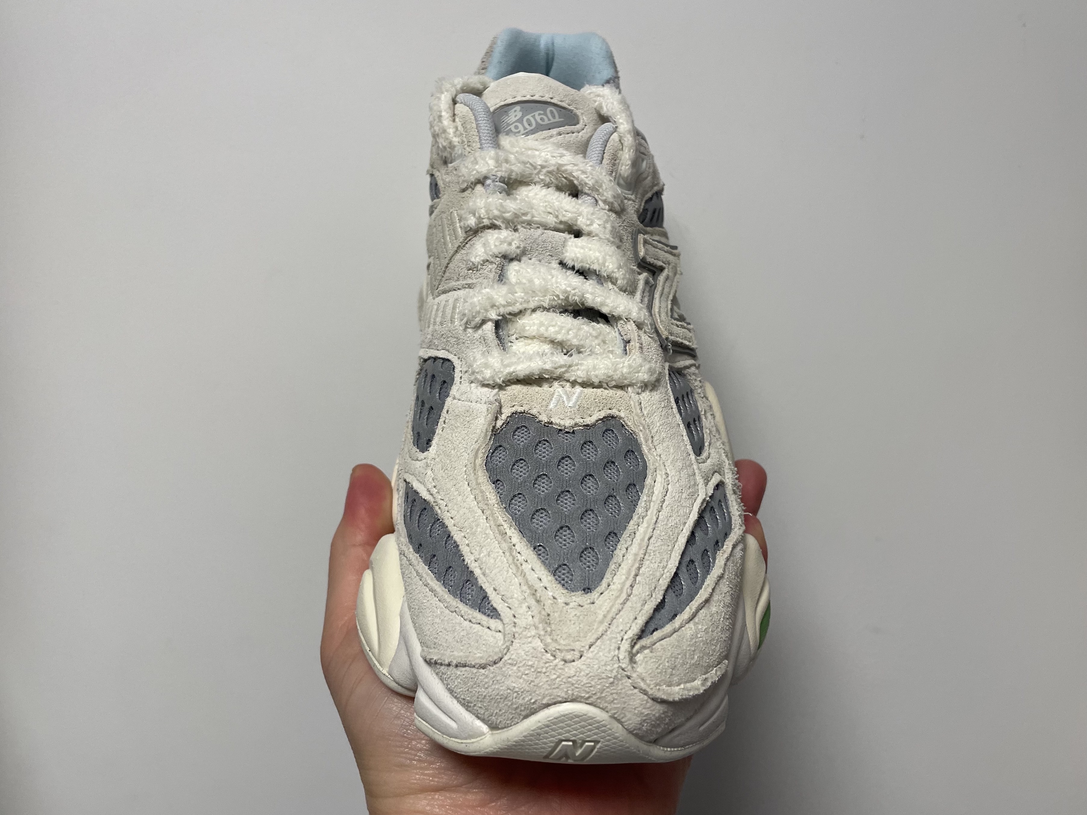 New Balance x Bricks & Wood 9060 Angora Rain Cloud 착용 스타일 - 5