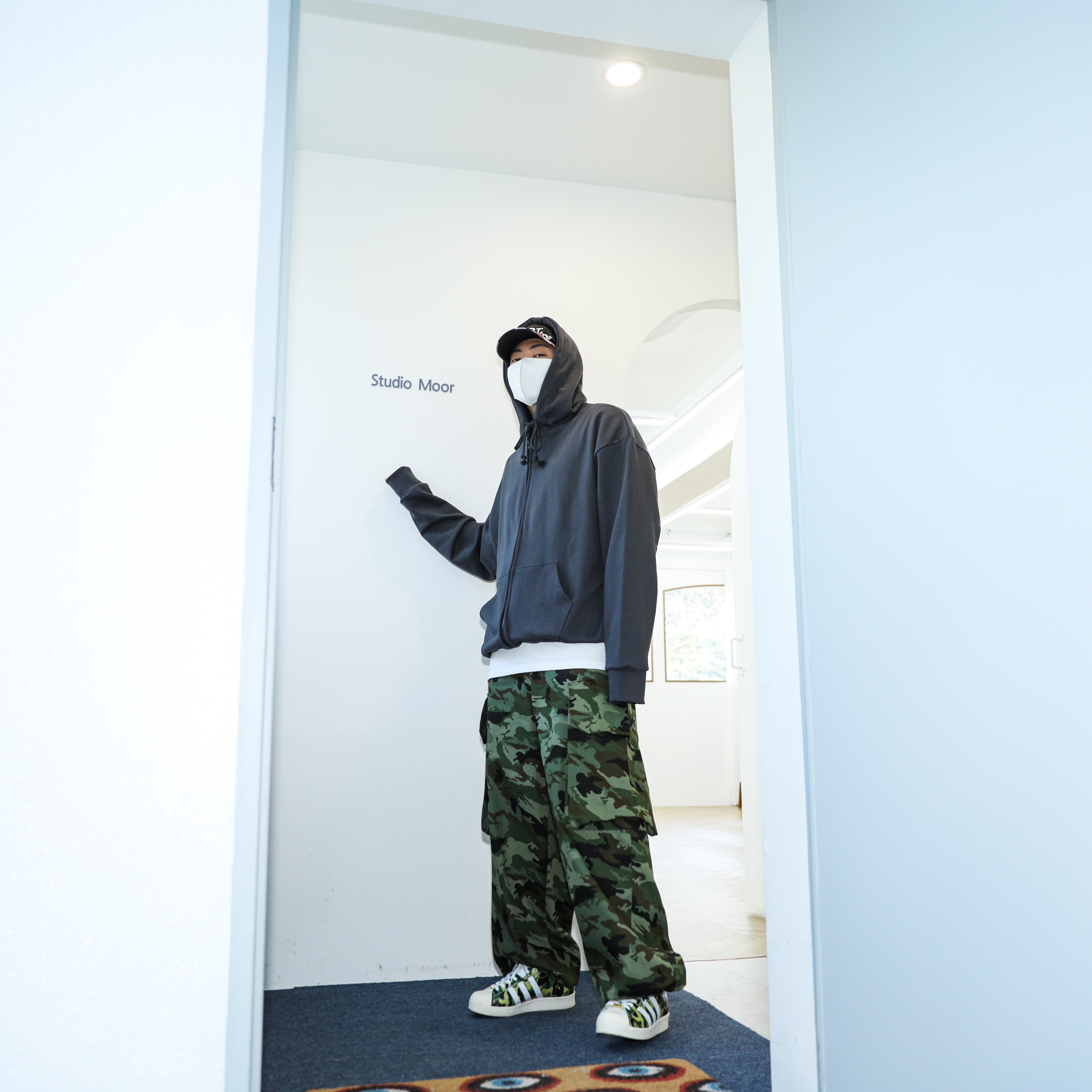Adidas x BAPE Superstar 80s Green Camo 착용 스타일 - 2