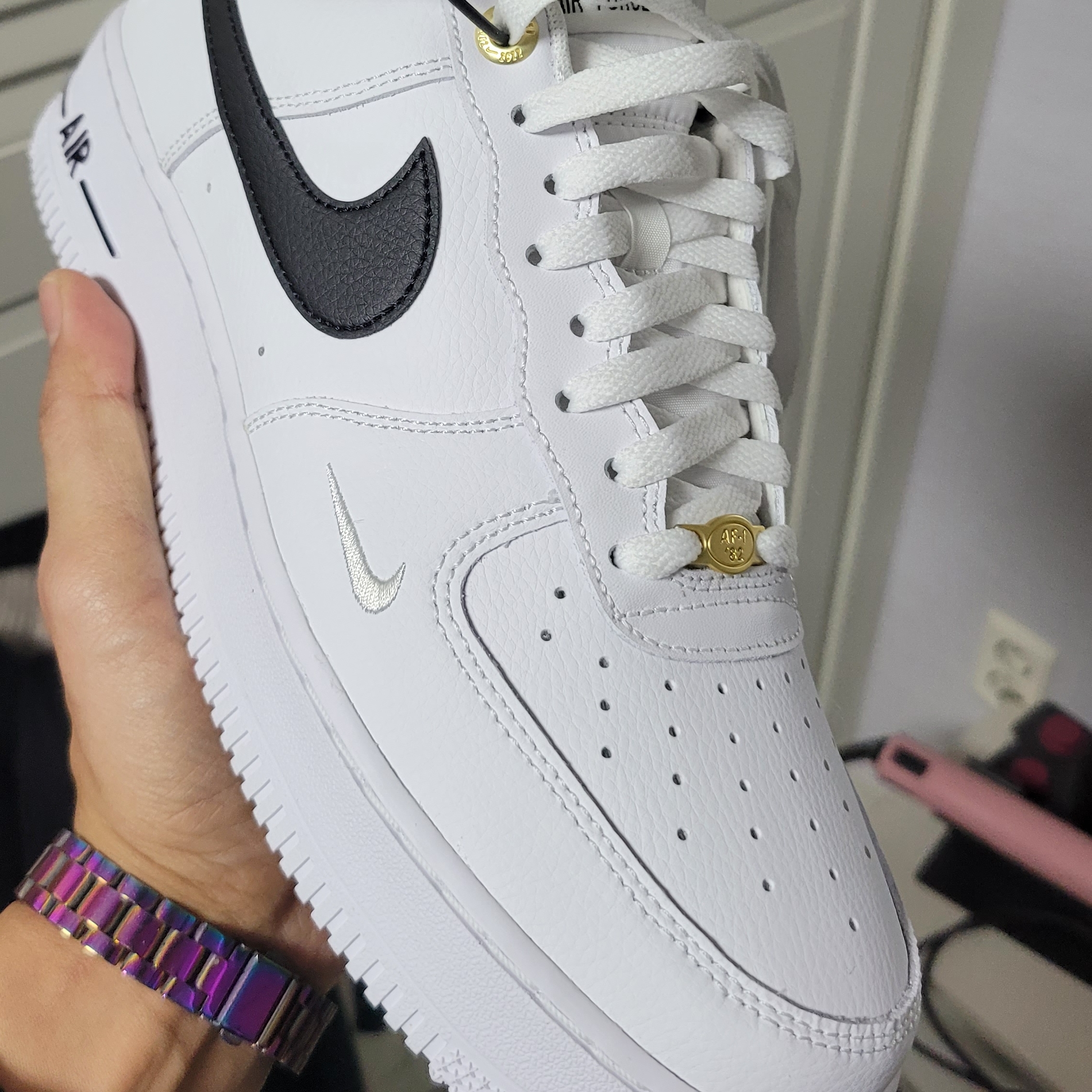 Nike Air Force 1 '07 LV8 40th Anniversary Join Forces White Black 착용 스타일 - 1