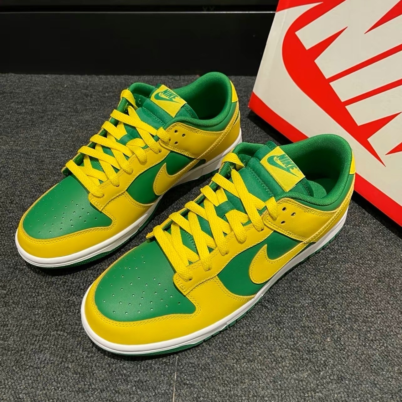 Nike Dunk Low Apple Green and Yellow Strike 착용 스타일 - 4