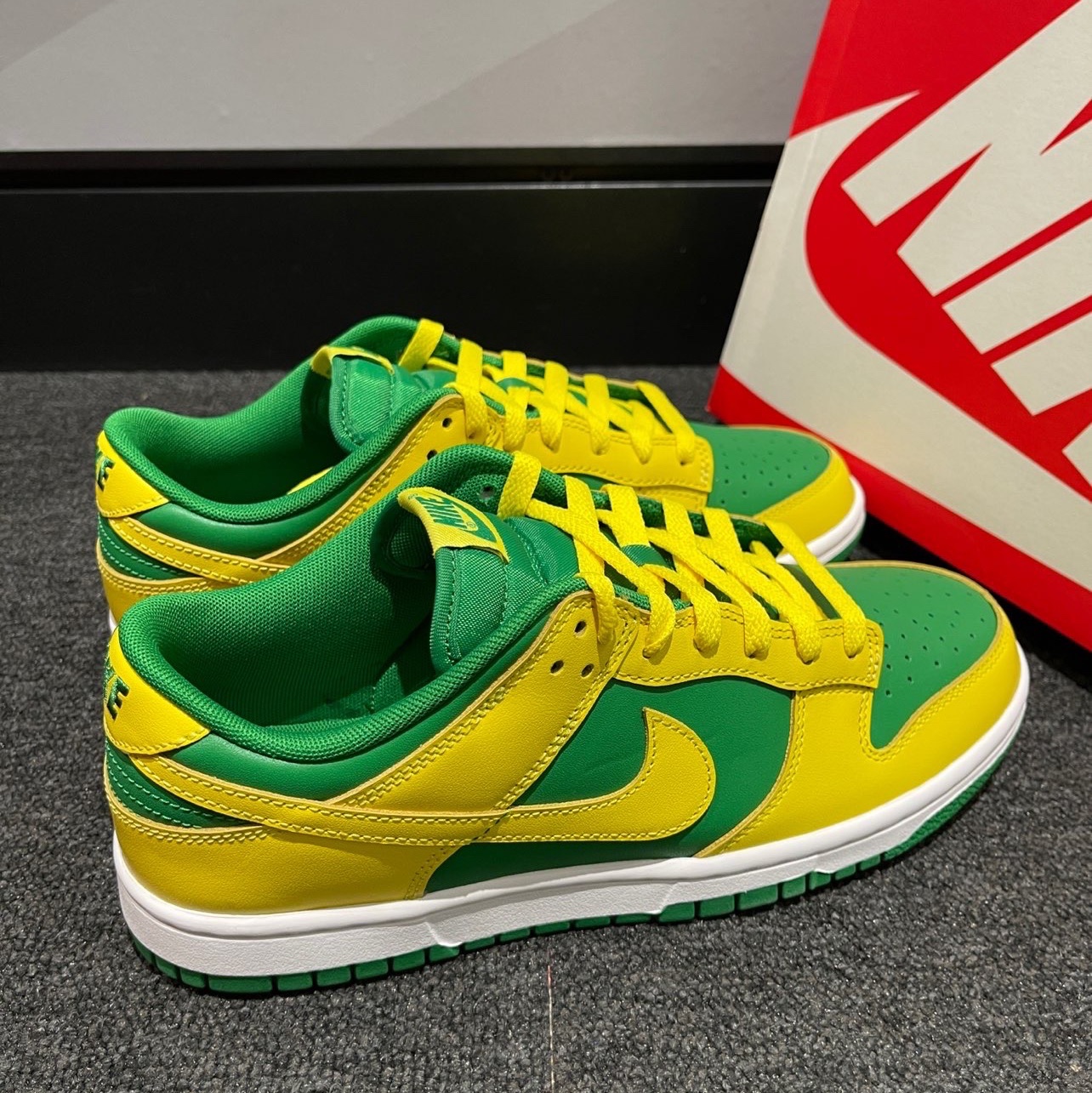 Nike Dunk Low Apple Green and Yellow Strike 착용 스타일 - 2