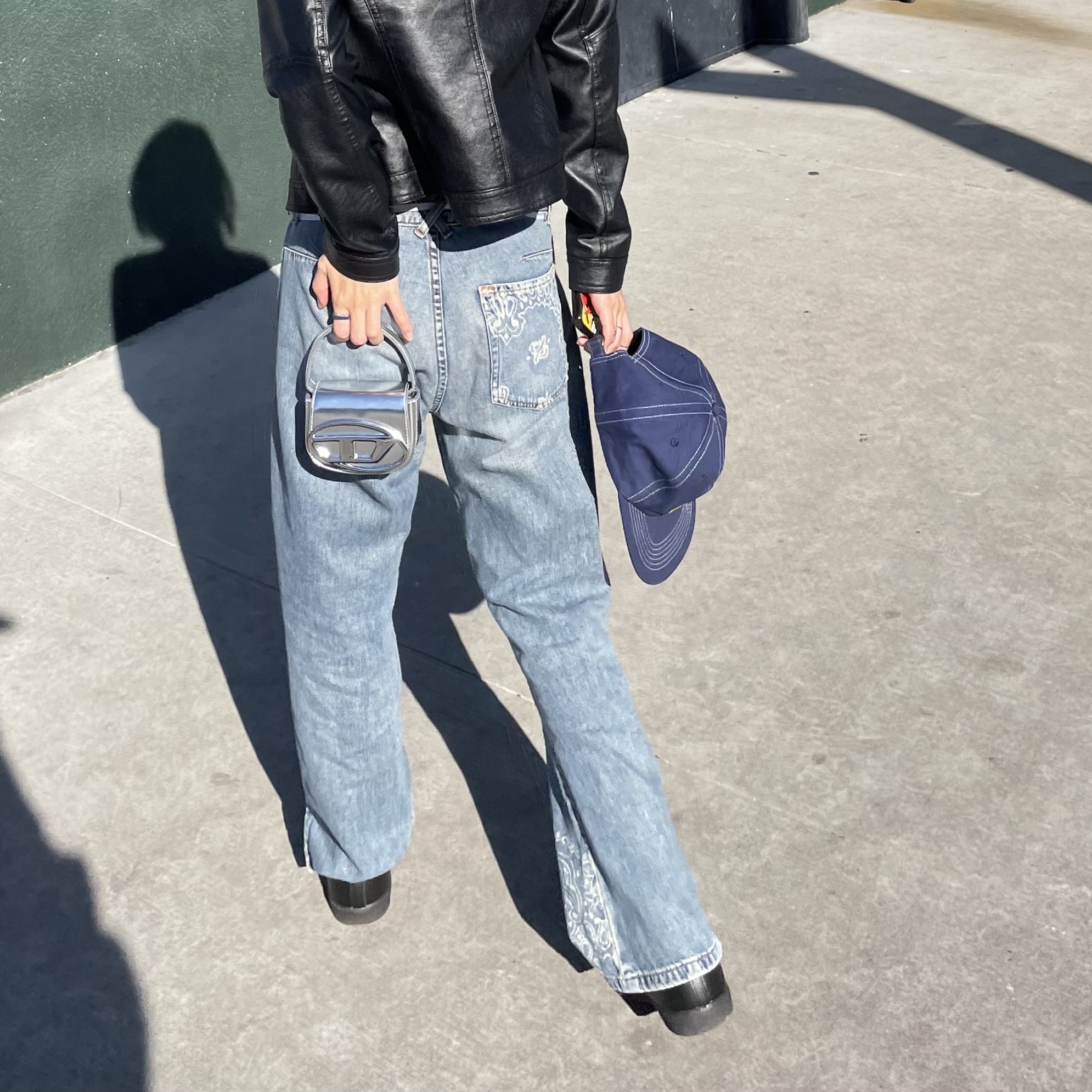 Diesel 1DR Mini Bag in Mirrored Leather Silver 착용 스타일 - 2