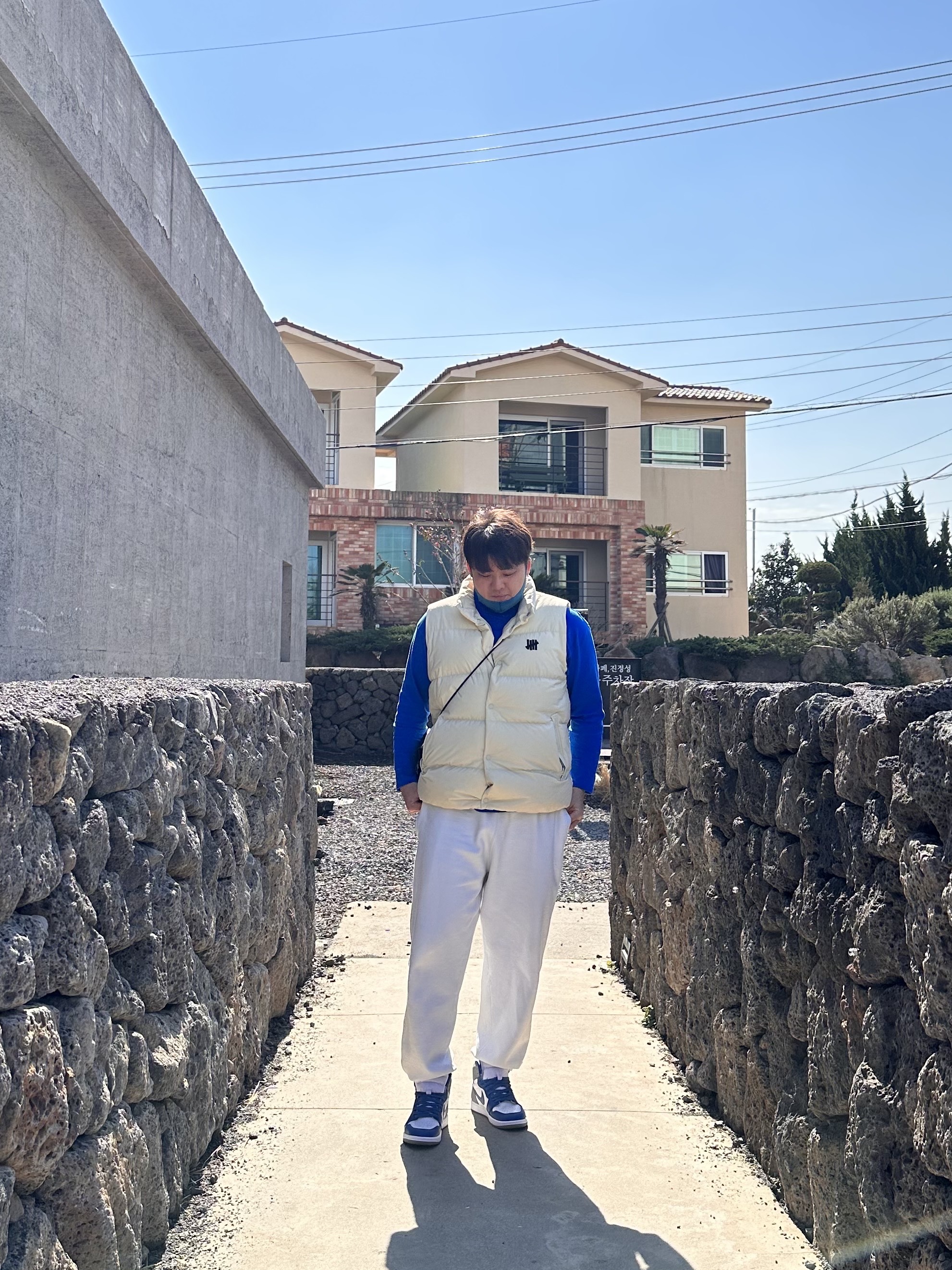 Nike NRG Solo Swoosh Fleece Pants Summit White - US/EU, Jordan 1 Retro High OG True Blue 착용 스타일 - 1