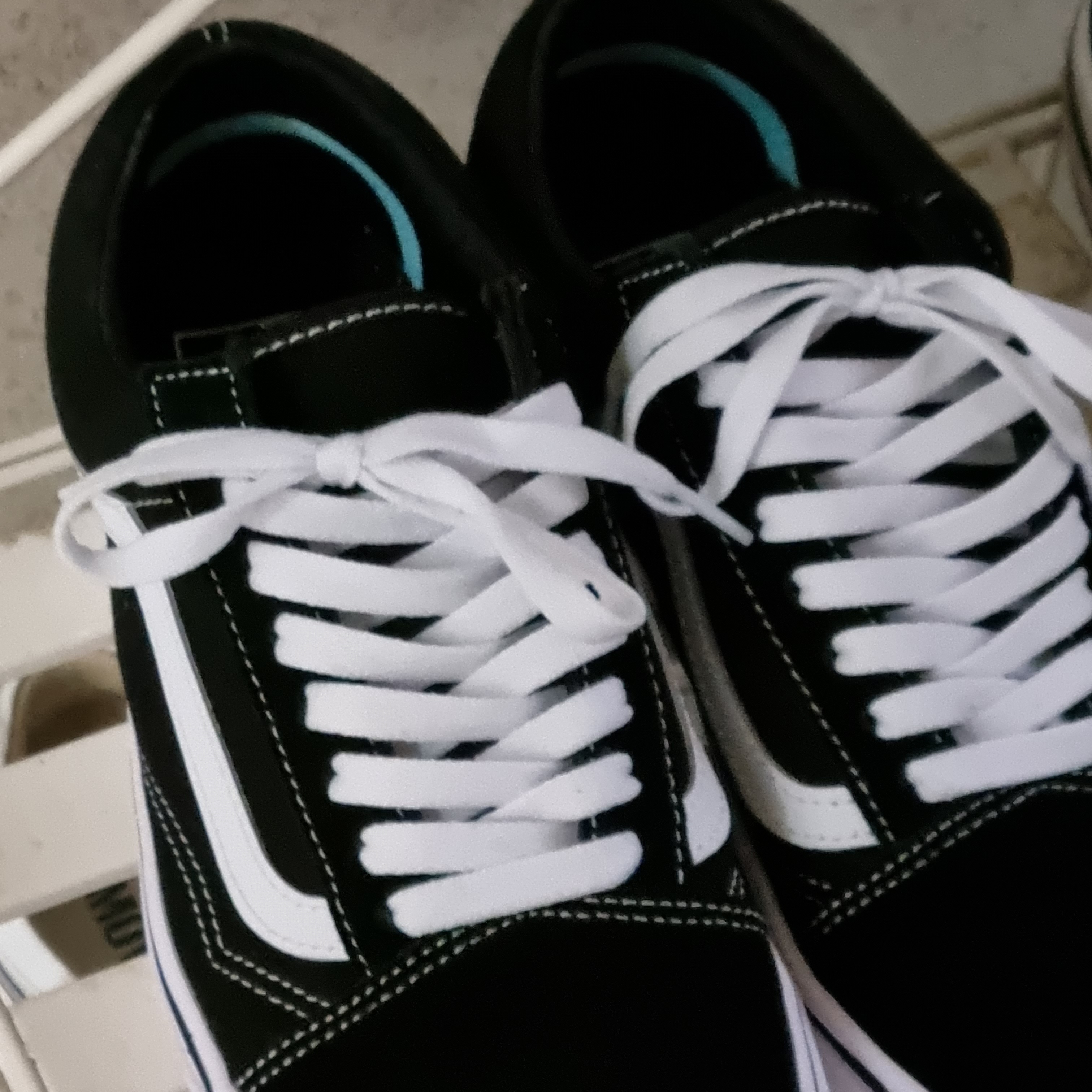 Vans ComfyCush Old Skool Black True white 착용 스타일