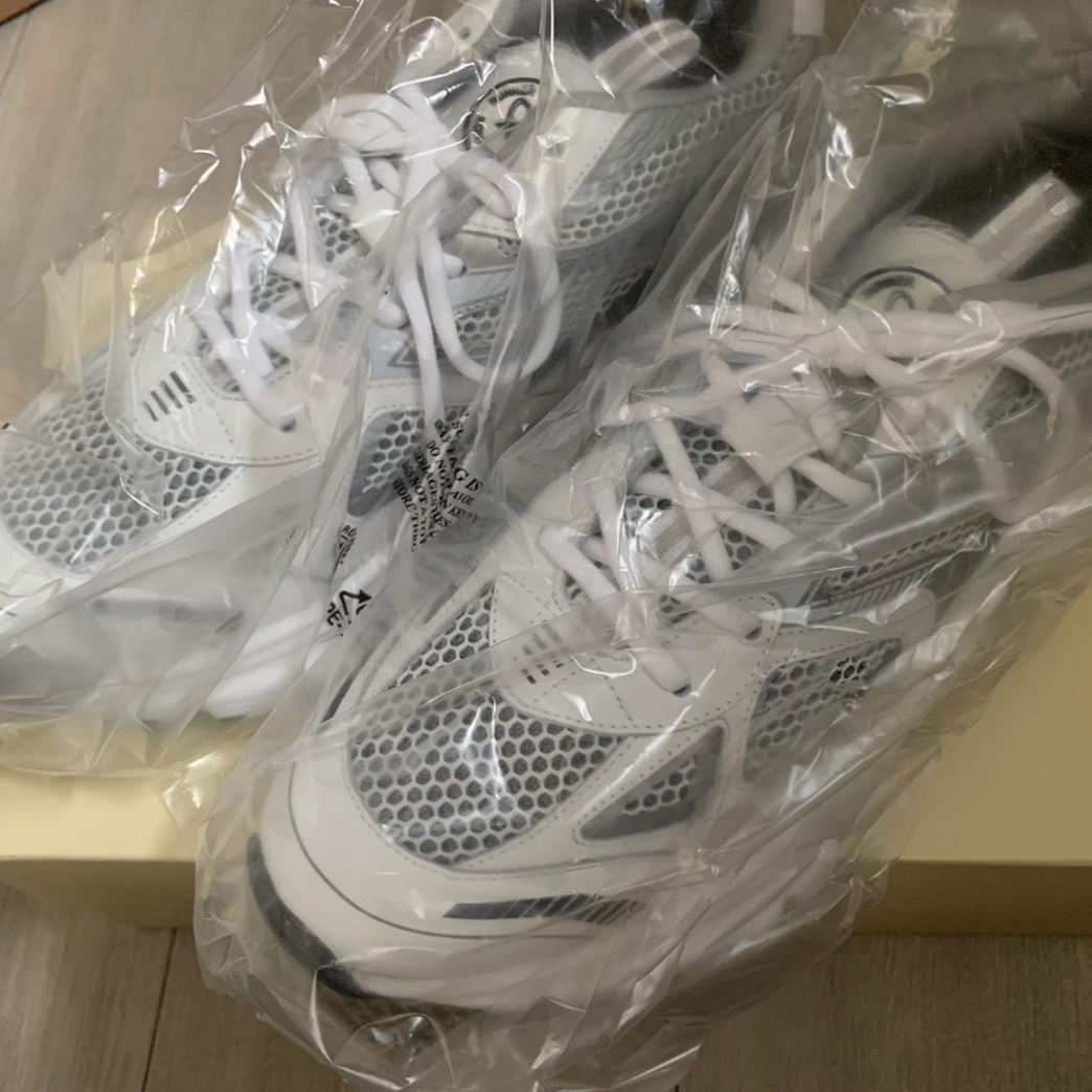 Axel Arigato Marathon Runner White Silver 착용 스타일