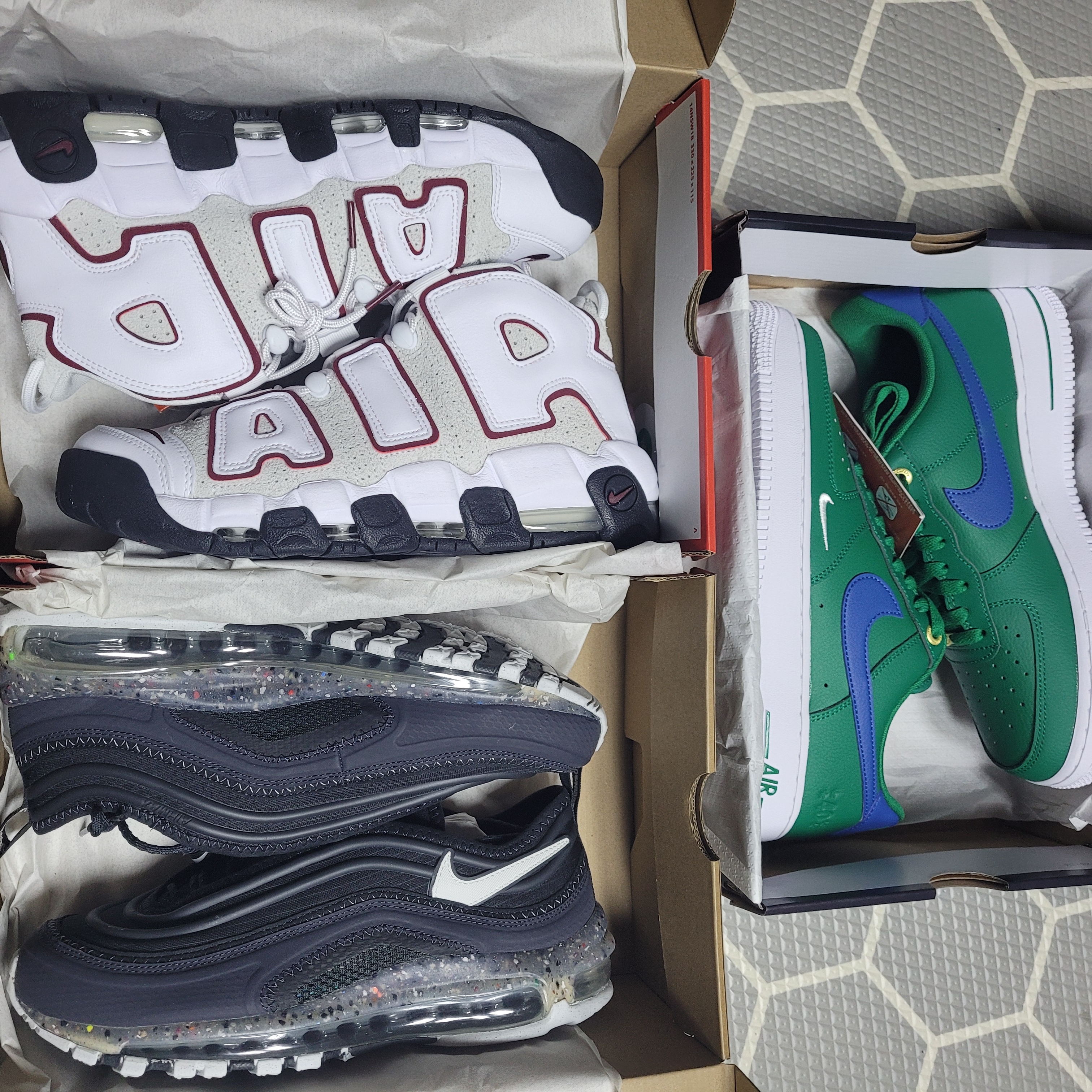 Nike Air Force 1 '07 LV8 40th Anniversary Join Forces Malachite Blue Jay, Nike Air Max Terrascape 97 Off Noir and Summit White 착용 스타일