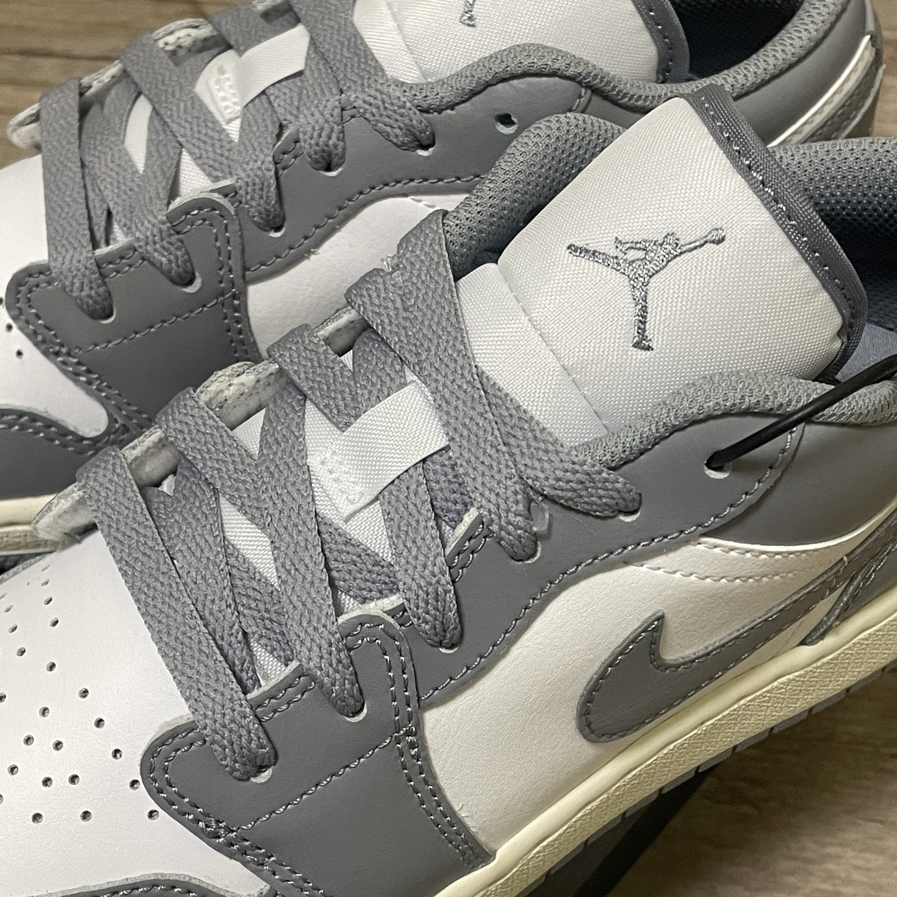 (GS) Jordan 1 Low Stealth and White 착용 스타일 - 1