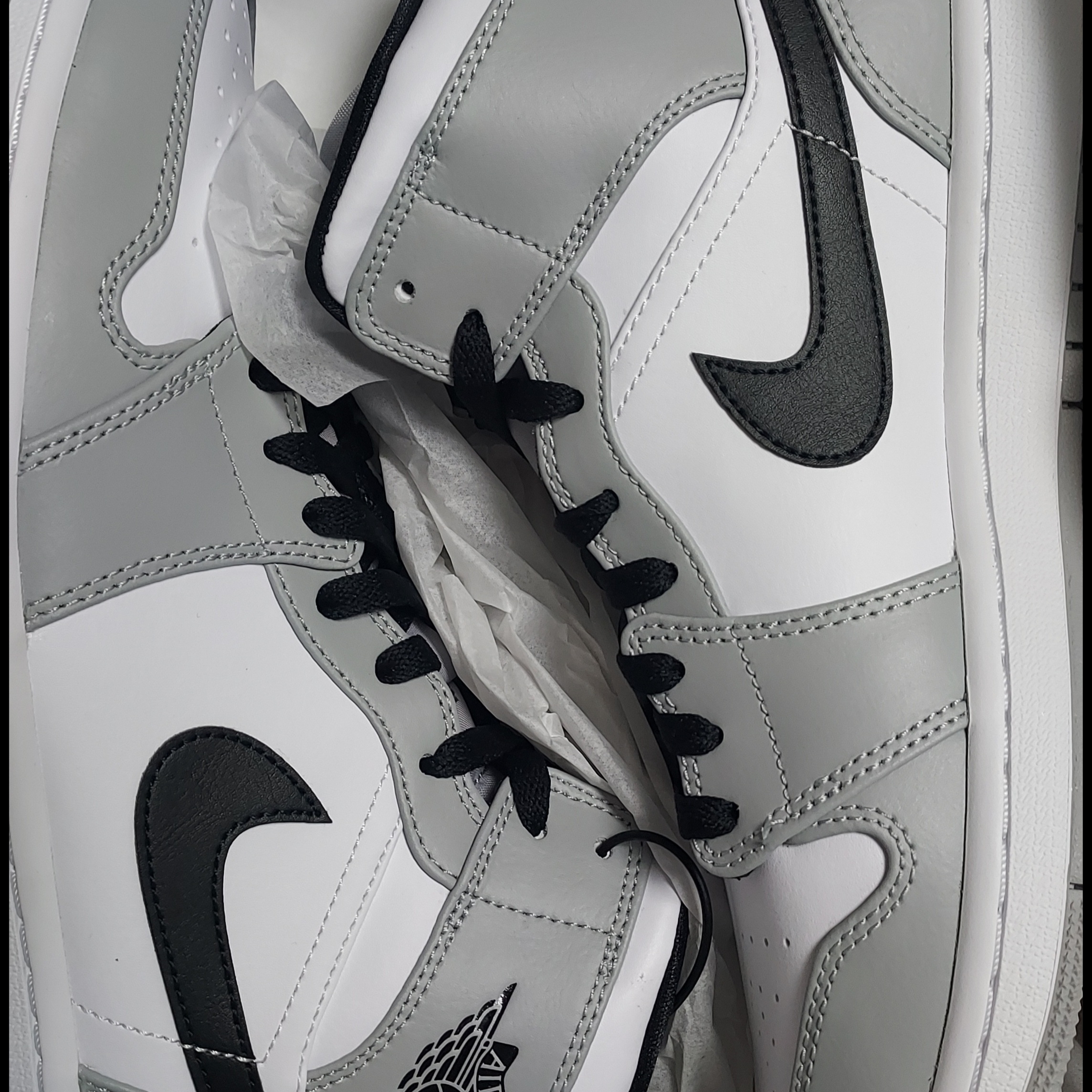 Jordan 1 Mid Light Smoke Grey 착용 스타일