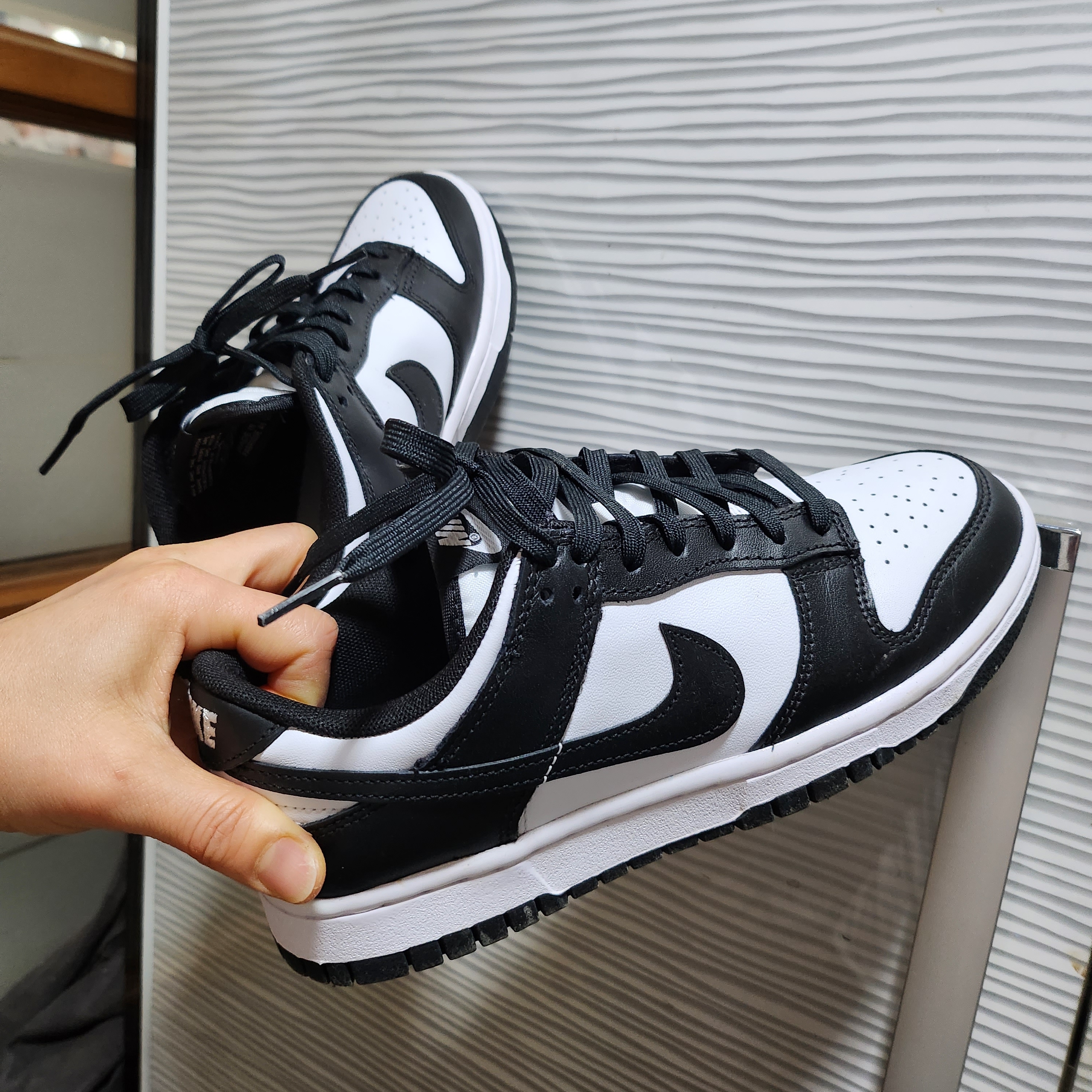 Nike Dunk Low Retro Black 착용 스타일 - 1
