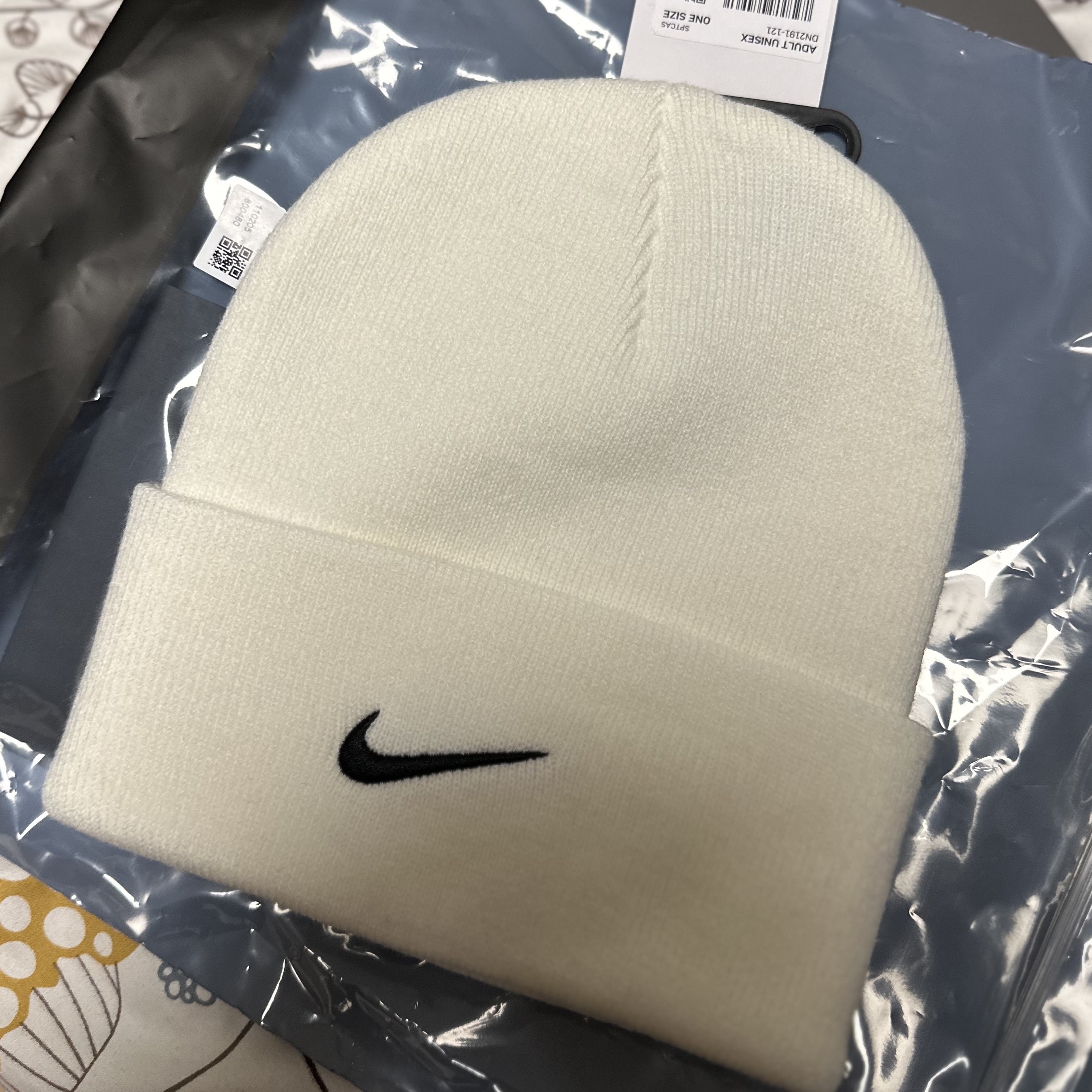 Nike x Stussy NRG Cuffed Beanie Summit White 착용 스타일 - 2