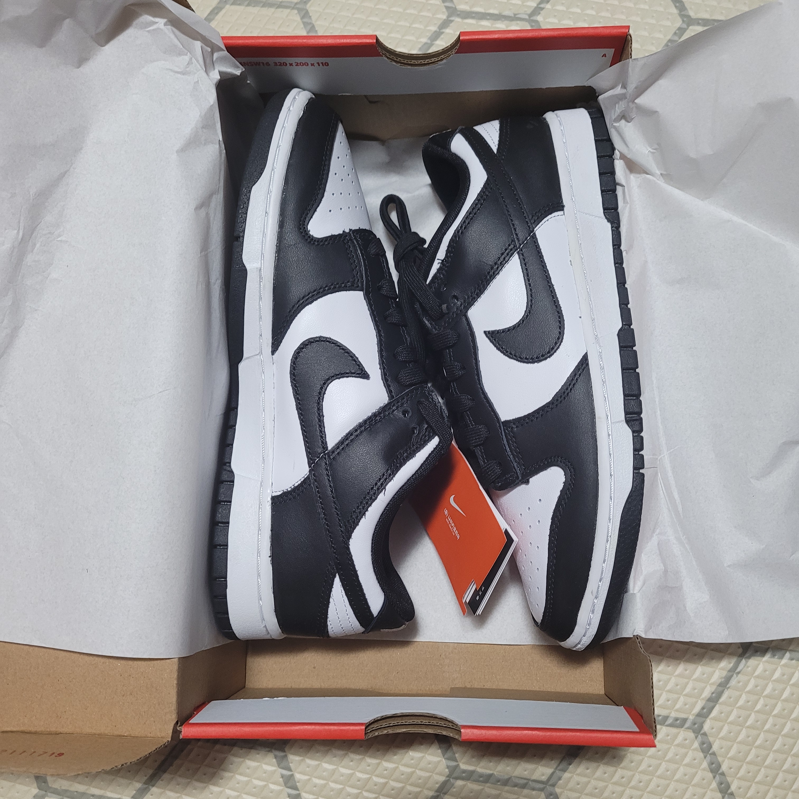Nike Dunk Low Retro Black 착용 스타일