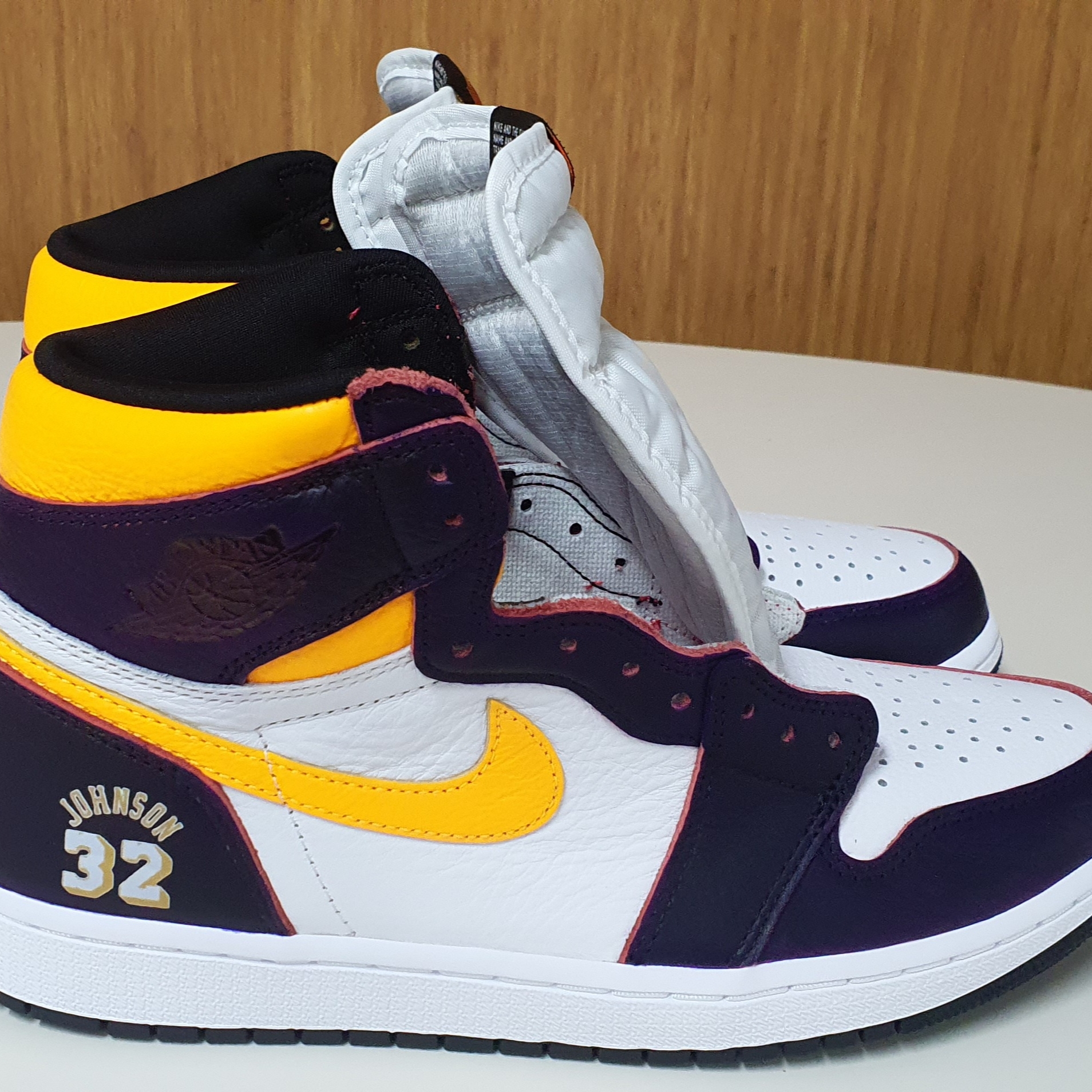 Jordan 1 Retro High OG Light Fusion Red 착용 스타일 - 2
