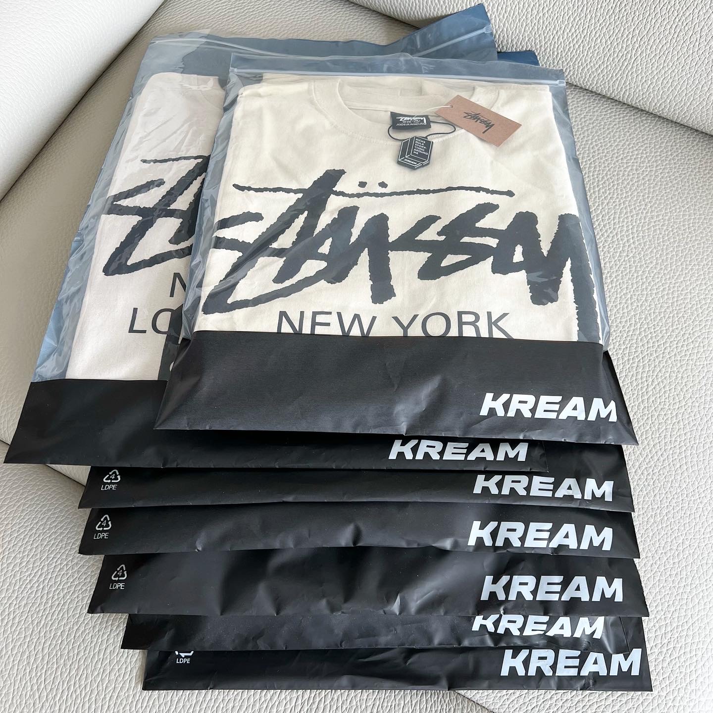 Stussy World Tour LS T-Shirt Putty 착용 스타일