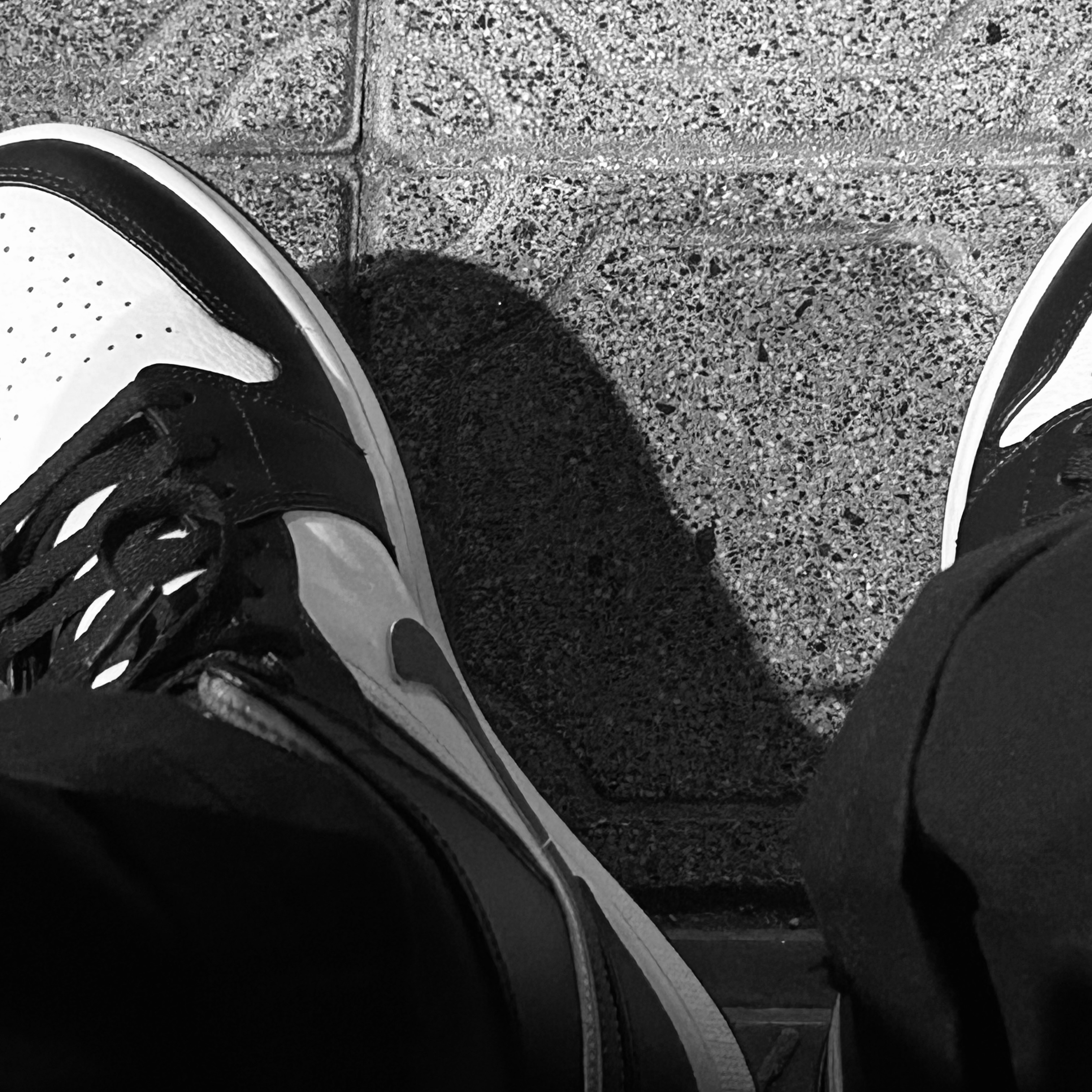 Jordan 1 Mid Gym Red Black White 착용 스타일