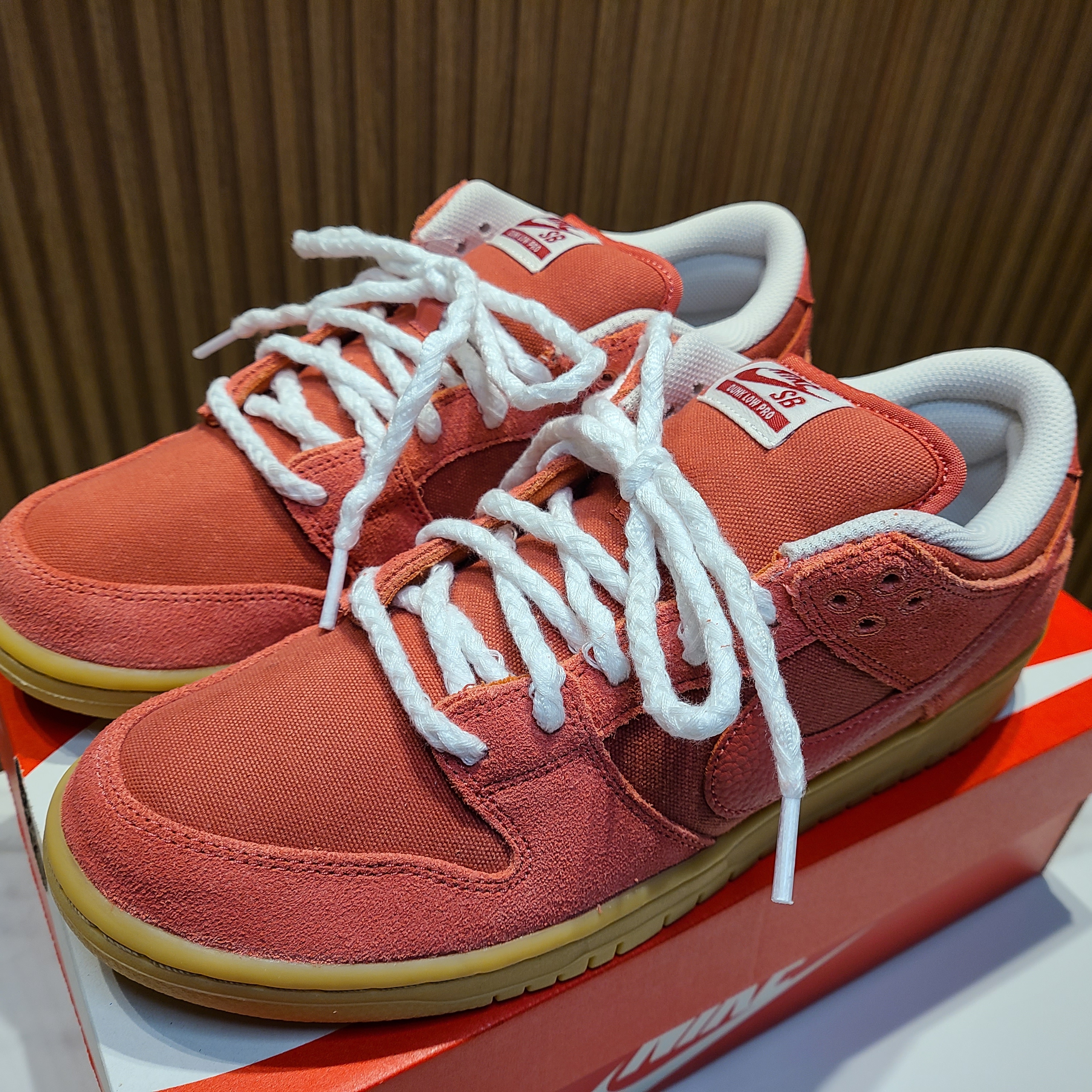 Nike SB Dunk Low Adobe 착용 스타일 - 2