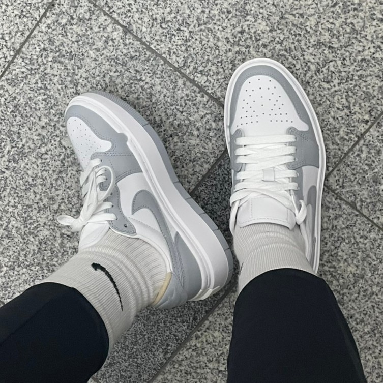 (W) Jordan 1 Elevate Low White and Wolf Grey 착용 스타일 - 1