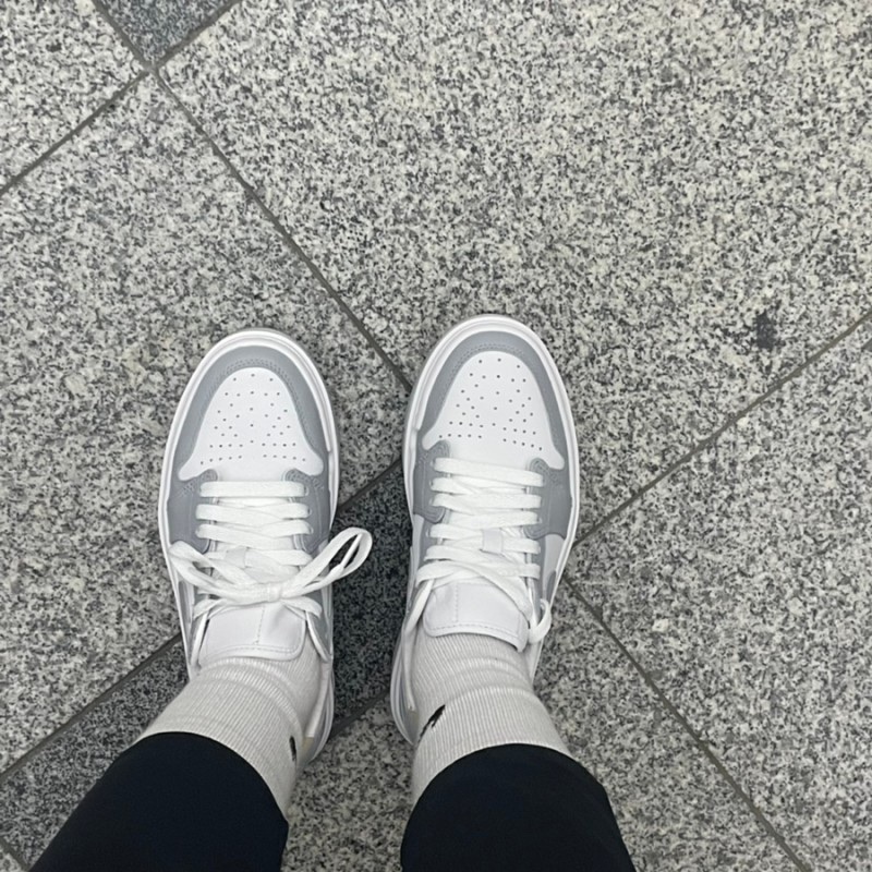 (W) Jordan 1 Elevate Low White and Wolf Grey 착용 스타일 - 2