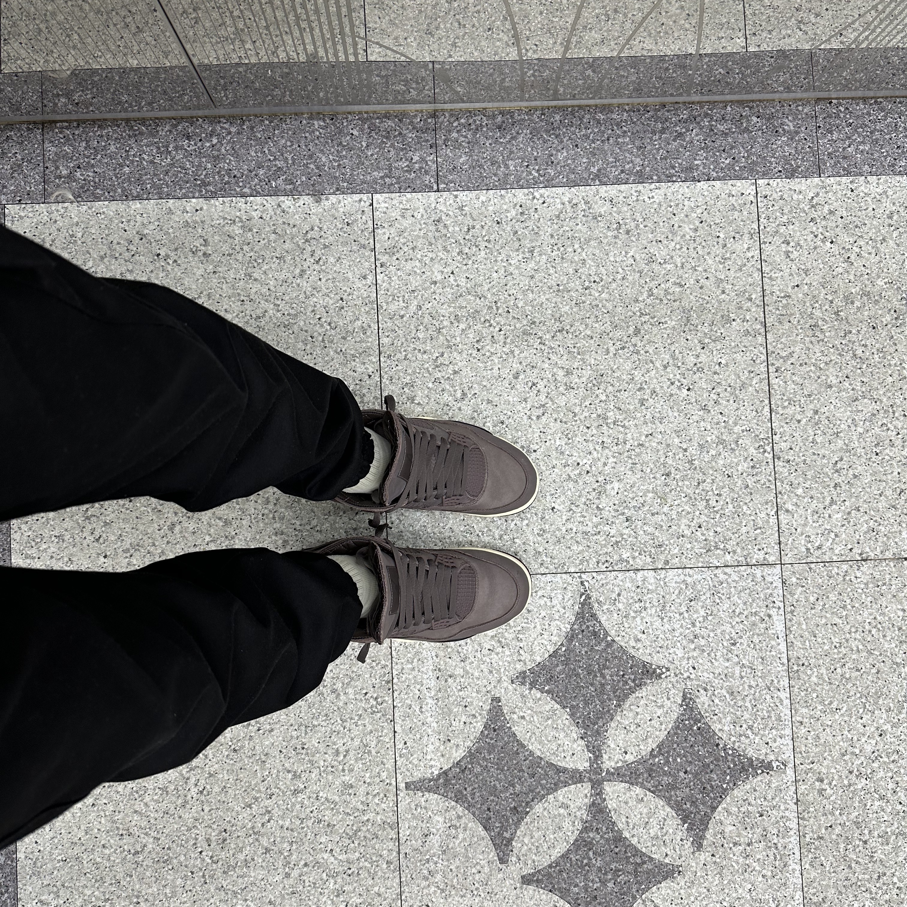 Jordan 4 x A Ma Maniere Retro Violet Ore 착용 스타일