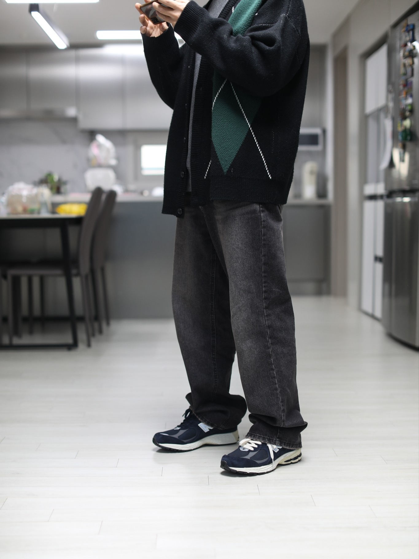 New Balance 2002R Eclipse Castlerock 착용 스타일