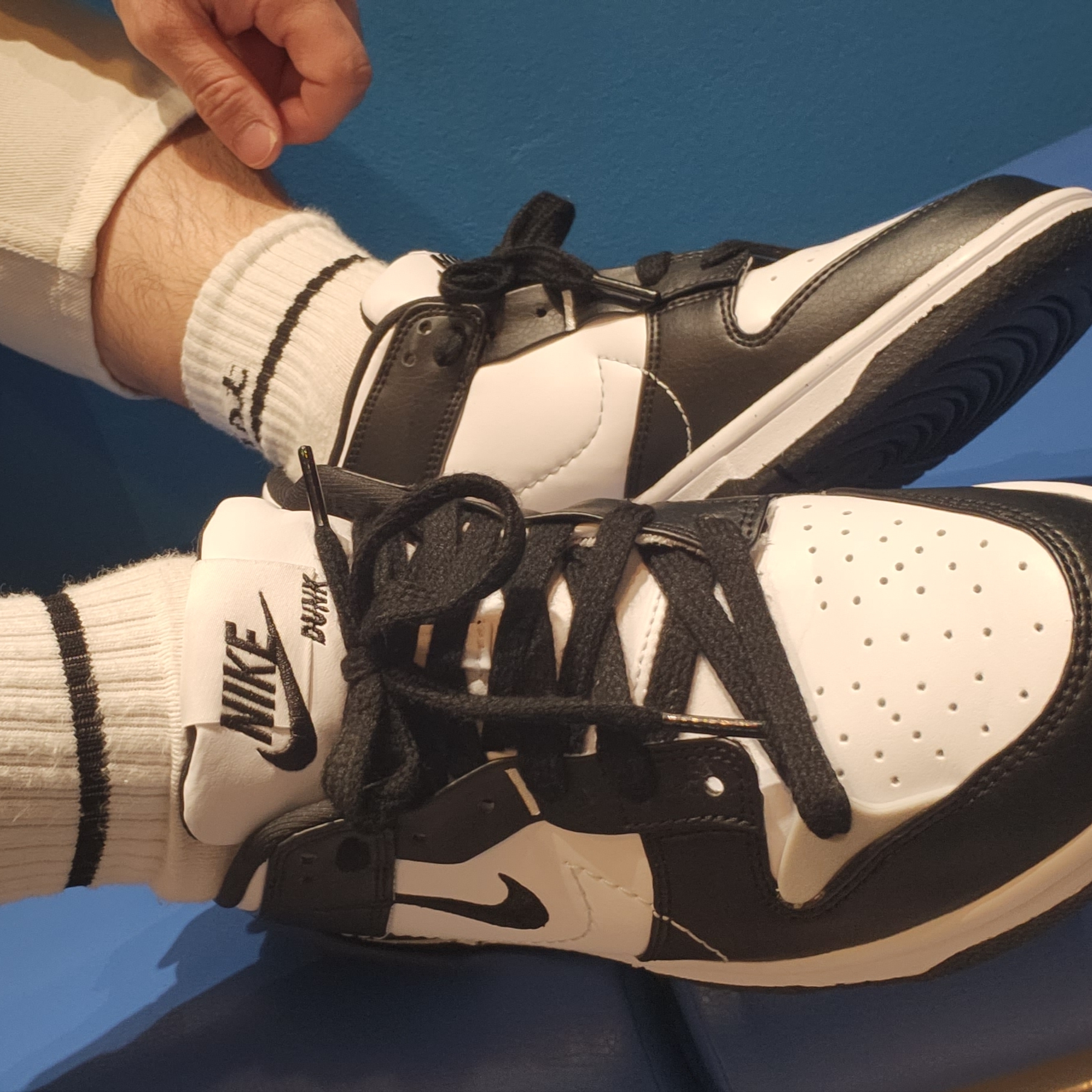 (W) Nike Dunk Low Disrupt 2 Black White 착용 스타일 - 2