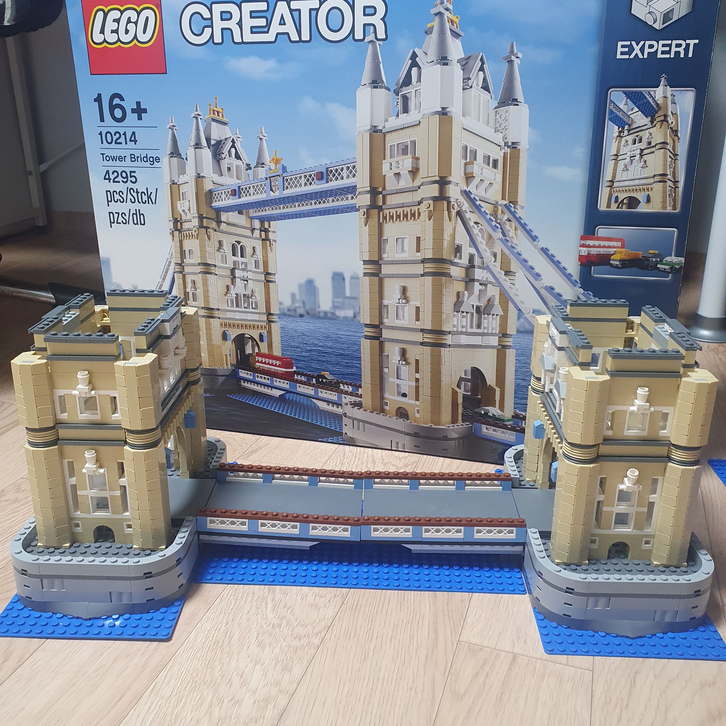 Lego Tower Bridge 착용 스타일