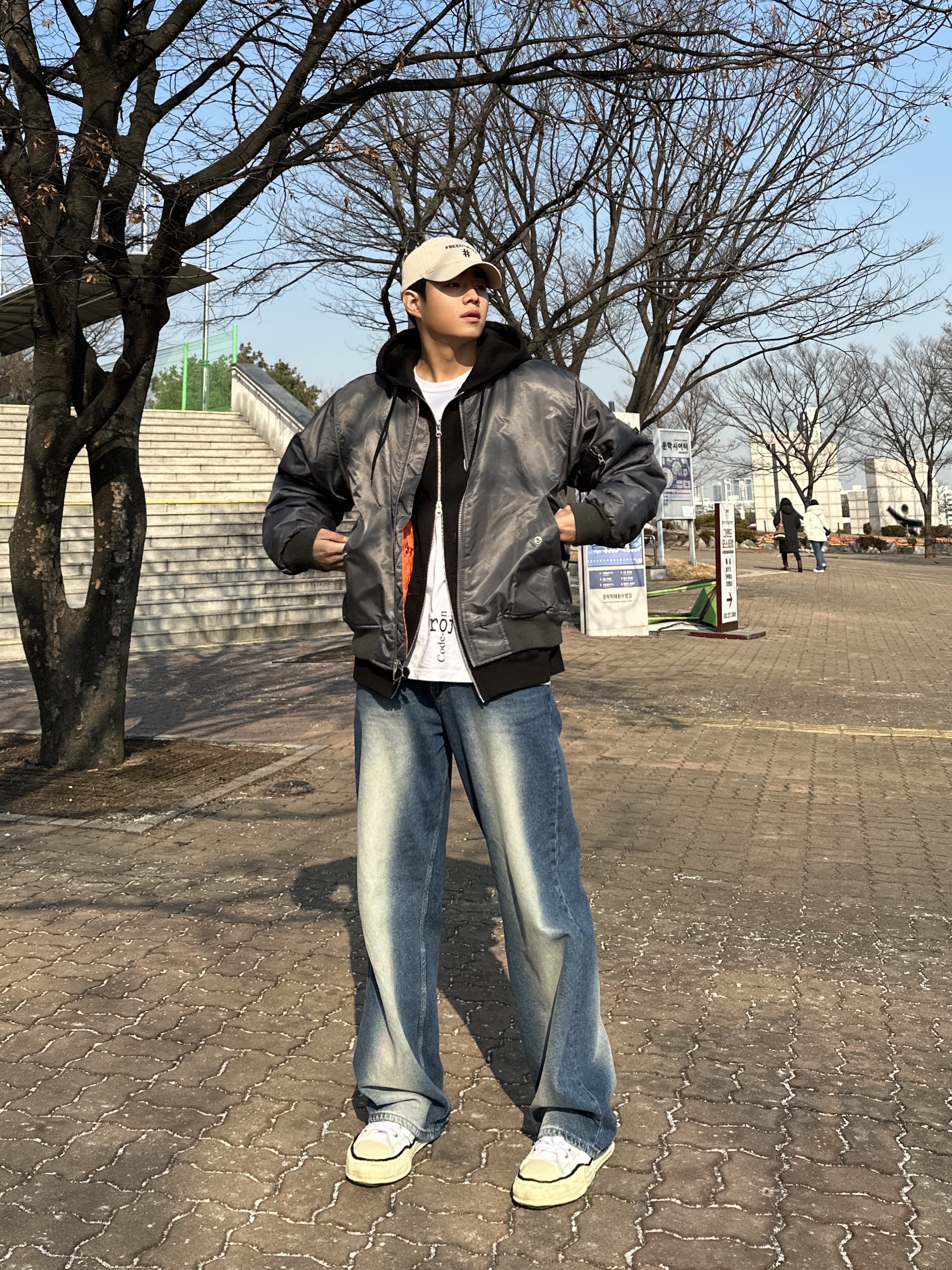 Maison Mihara Yasuhiro Blakey VL OG Sole Canvas Low-top Sneakers White 착용 스타일 - 1