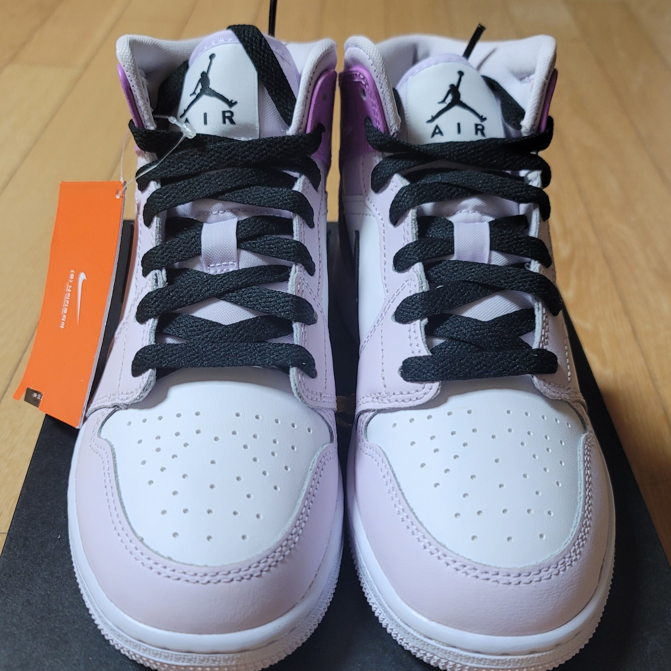 (GS) Jordan 1 Mid Barely Grape White 착용 스타일 - 3