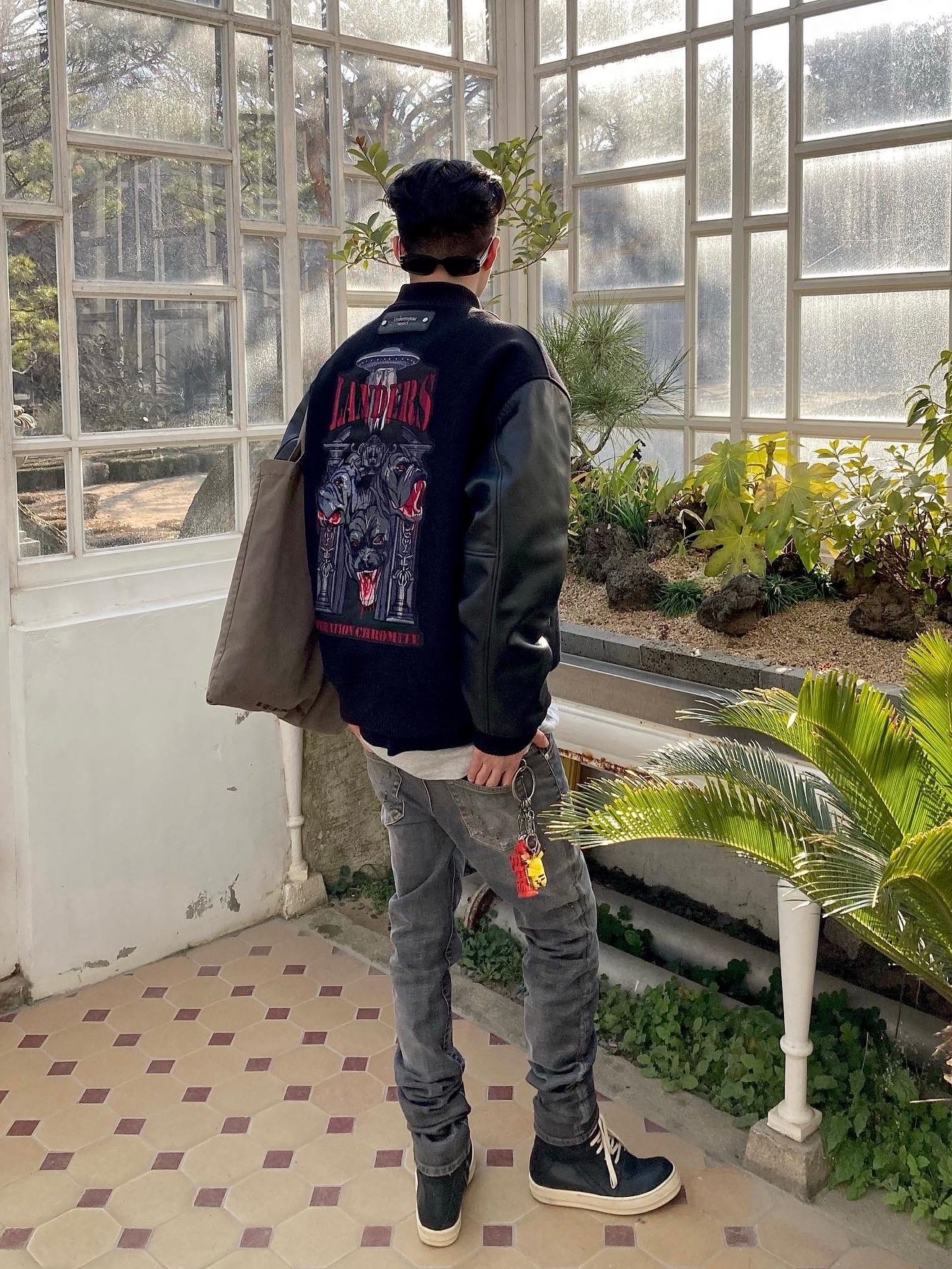 Undermycar Legion.03 Slim Fit Blue Stitch Washed Jeans Washed Gray, Undermycar Operation Chromite Kerberos Oversized Varsity Jacket Ox Blood - 22FW 착용 스타일 - 1