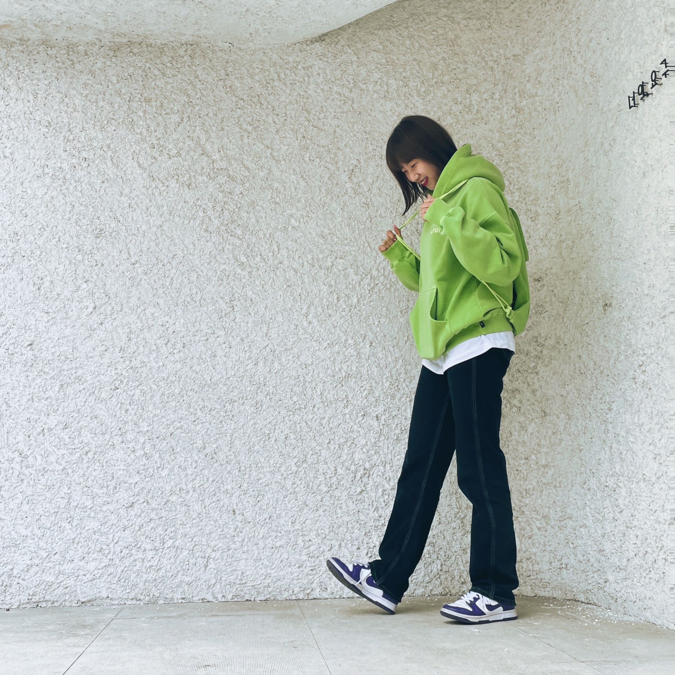 IAB Studio Pigment Hoodie & Sack Apple Green, Nike Dunk Low Retro Championship Court Purple 착용 스타일 - 1