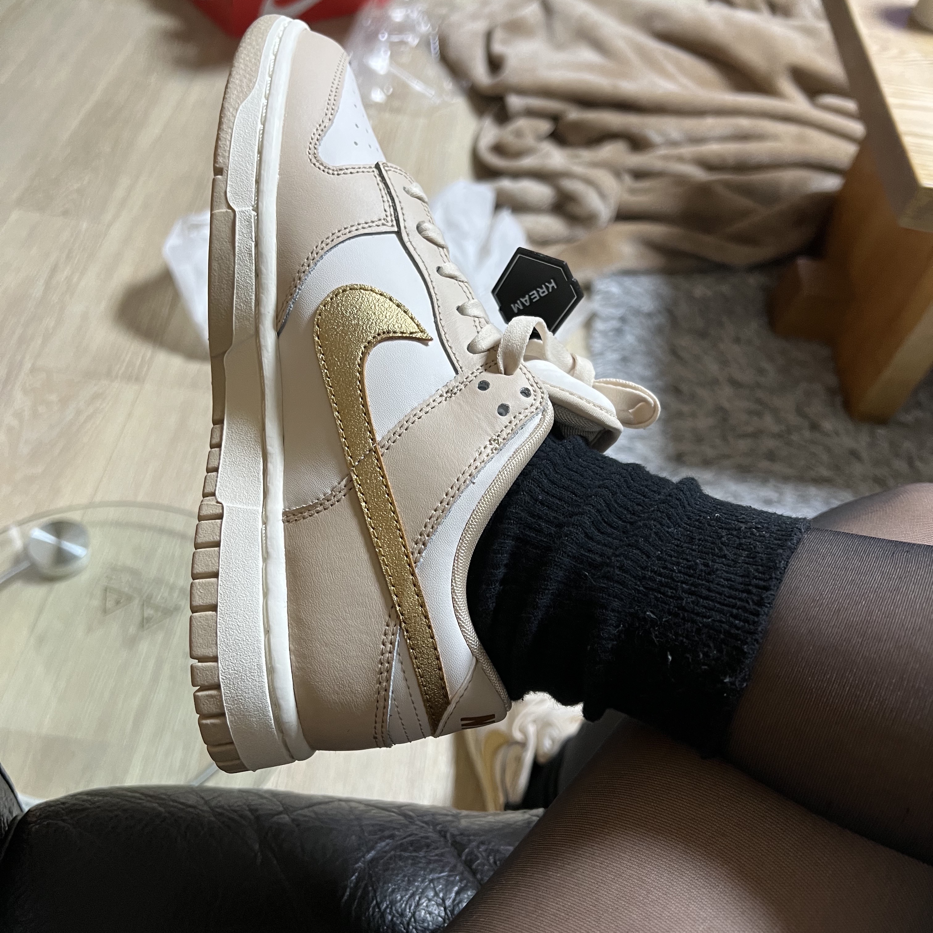 (W) Nike Dunk Low Sanddrift Metallic Gold 착용 스타일